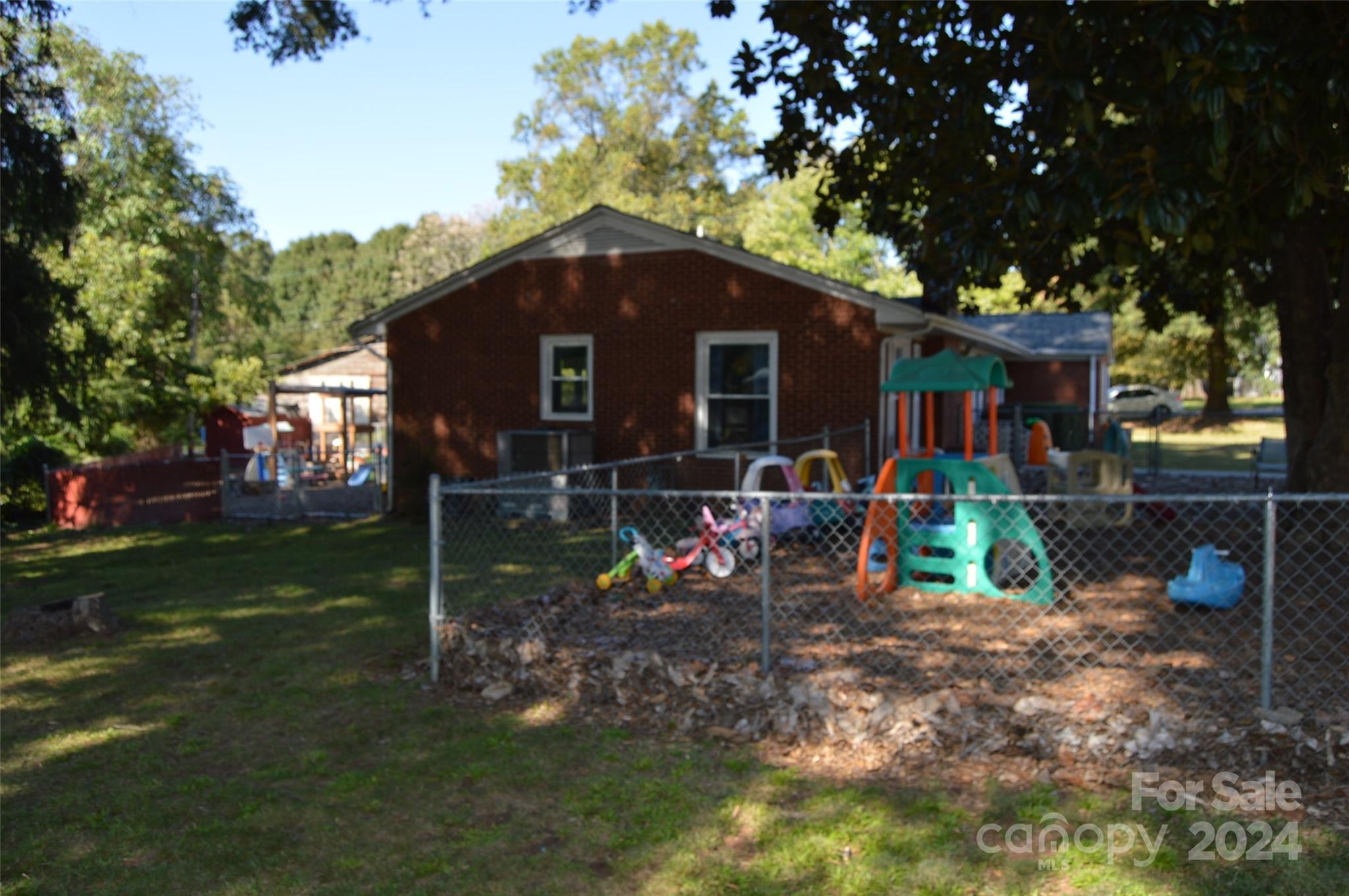 437 Hillcrest Road Property Photo 7