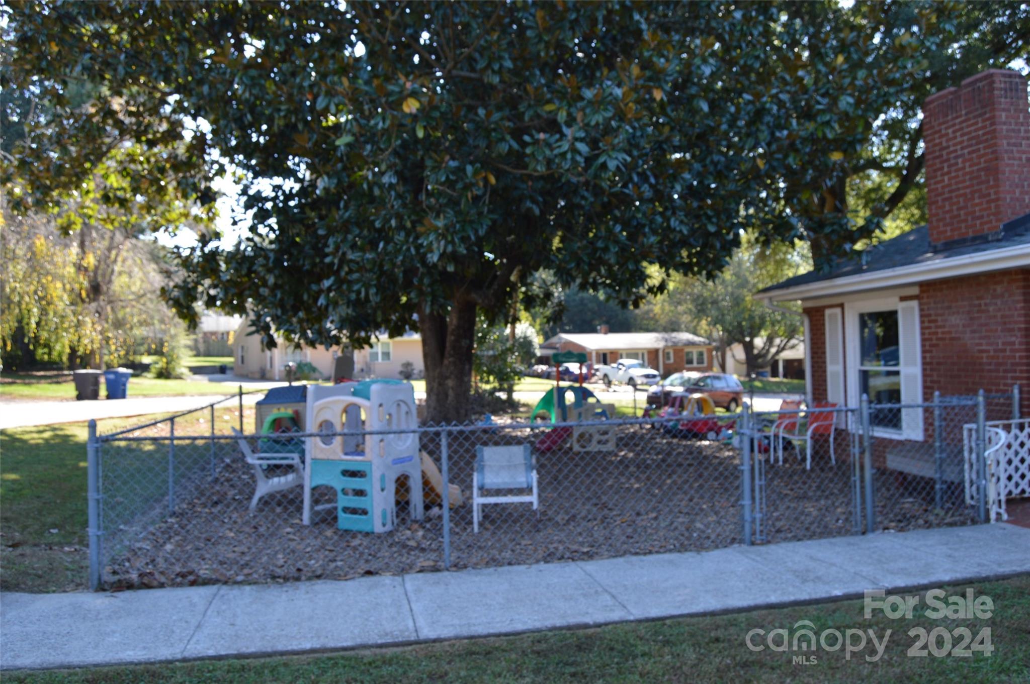 437 Hillcrest Road Property Photo 10