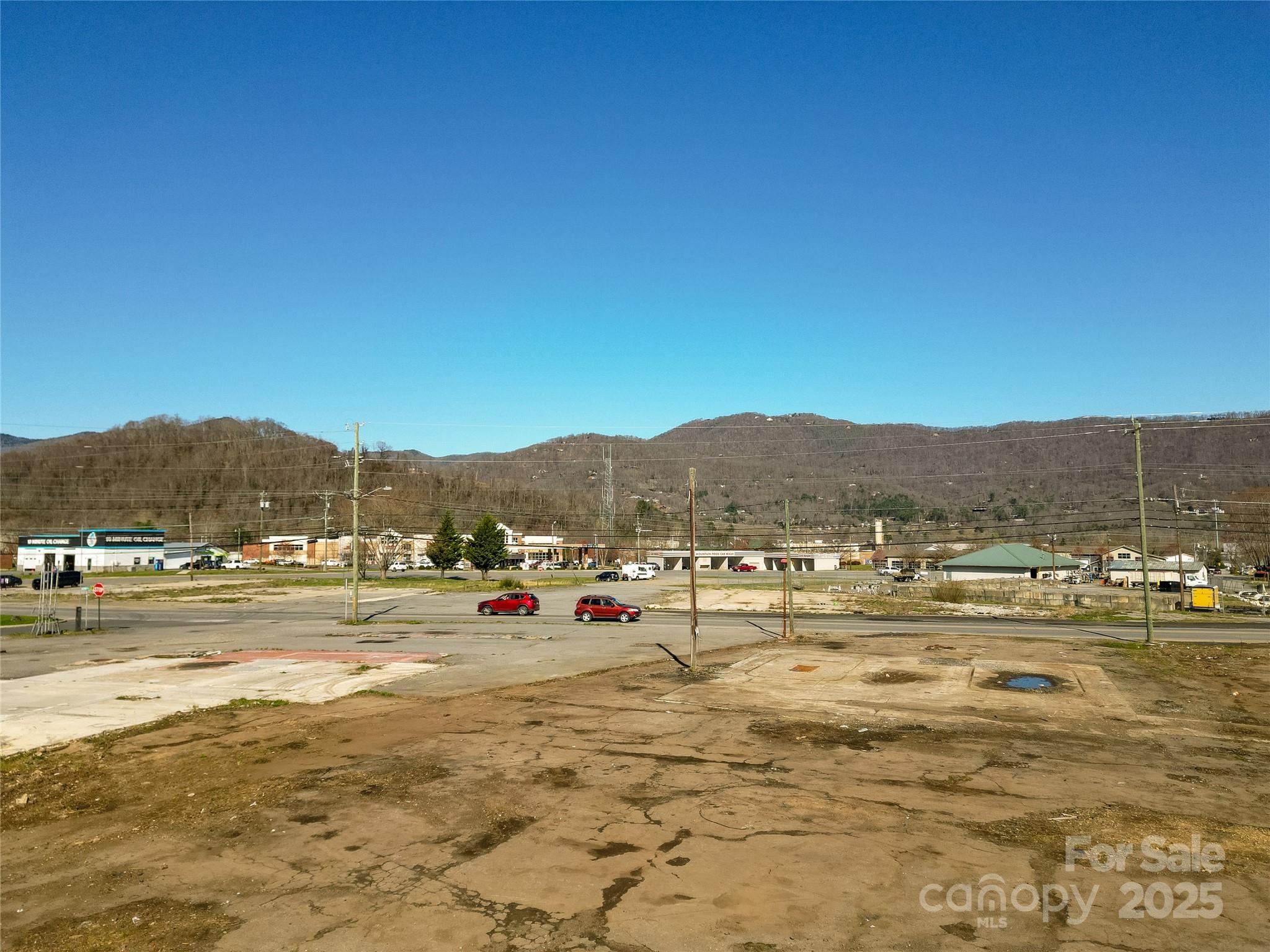 1727 S Main Street Property Photo 8