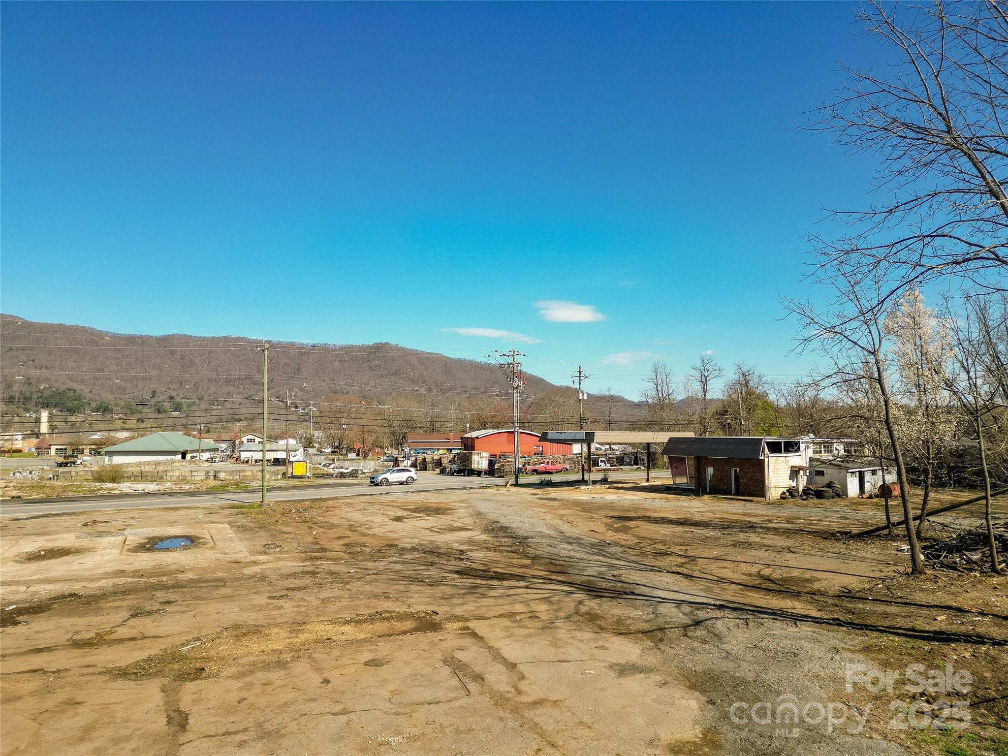 1727 S Main Street Property Photo 9