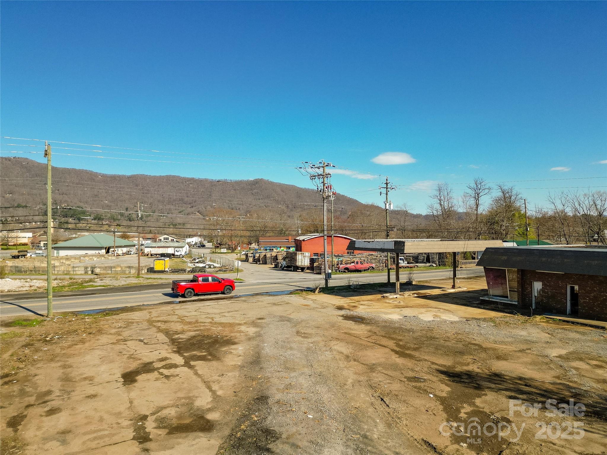 1727 S Main Street Property Photo 10
