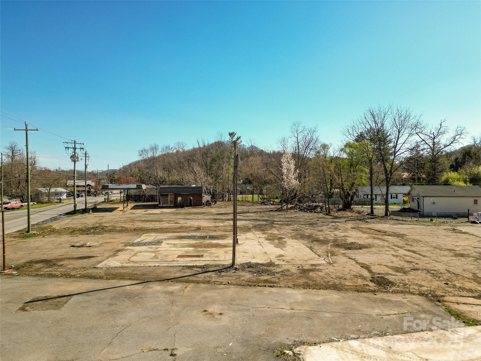 1727 S Main Street Property Photo 12