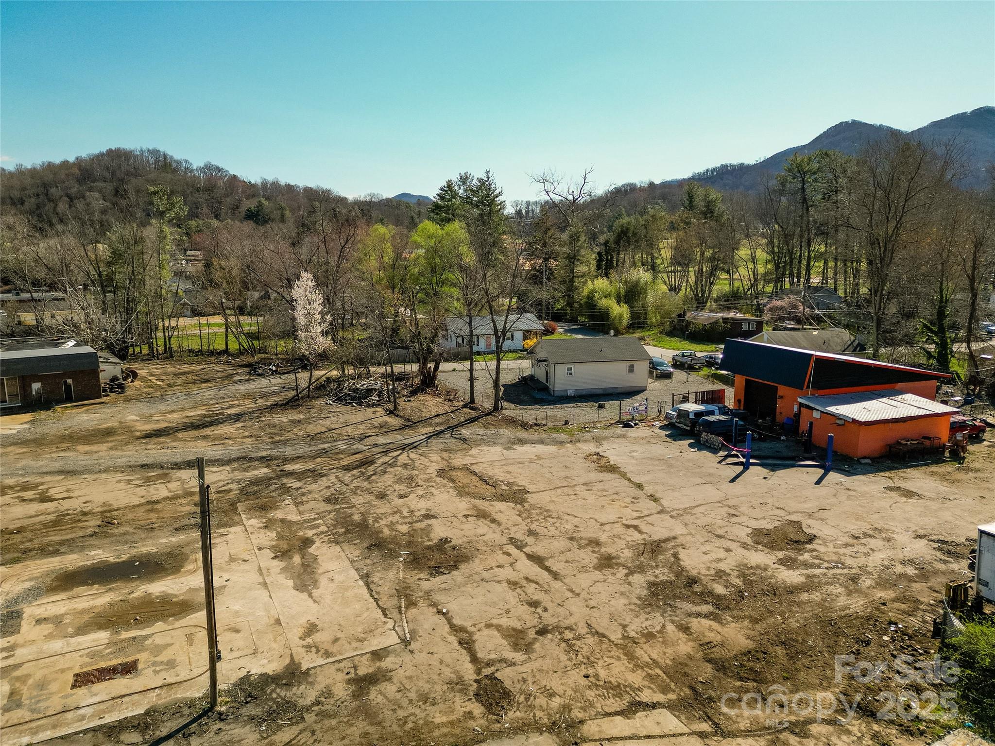 1727 S Main Street Property Photo 13