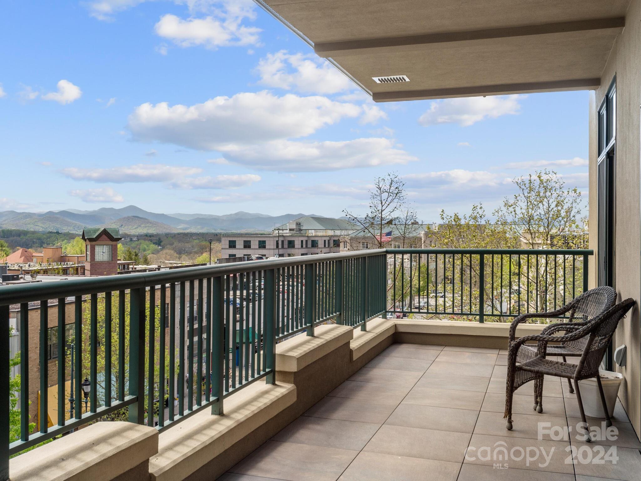 21 Battery Park Avenue 402 Property Photo 13