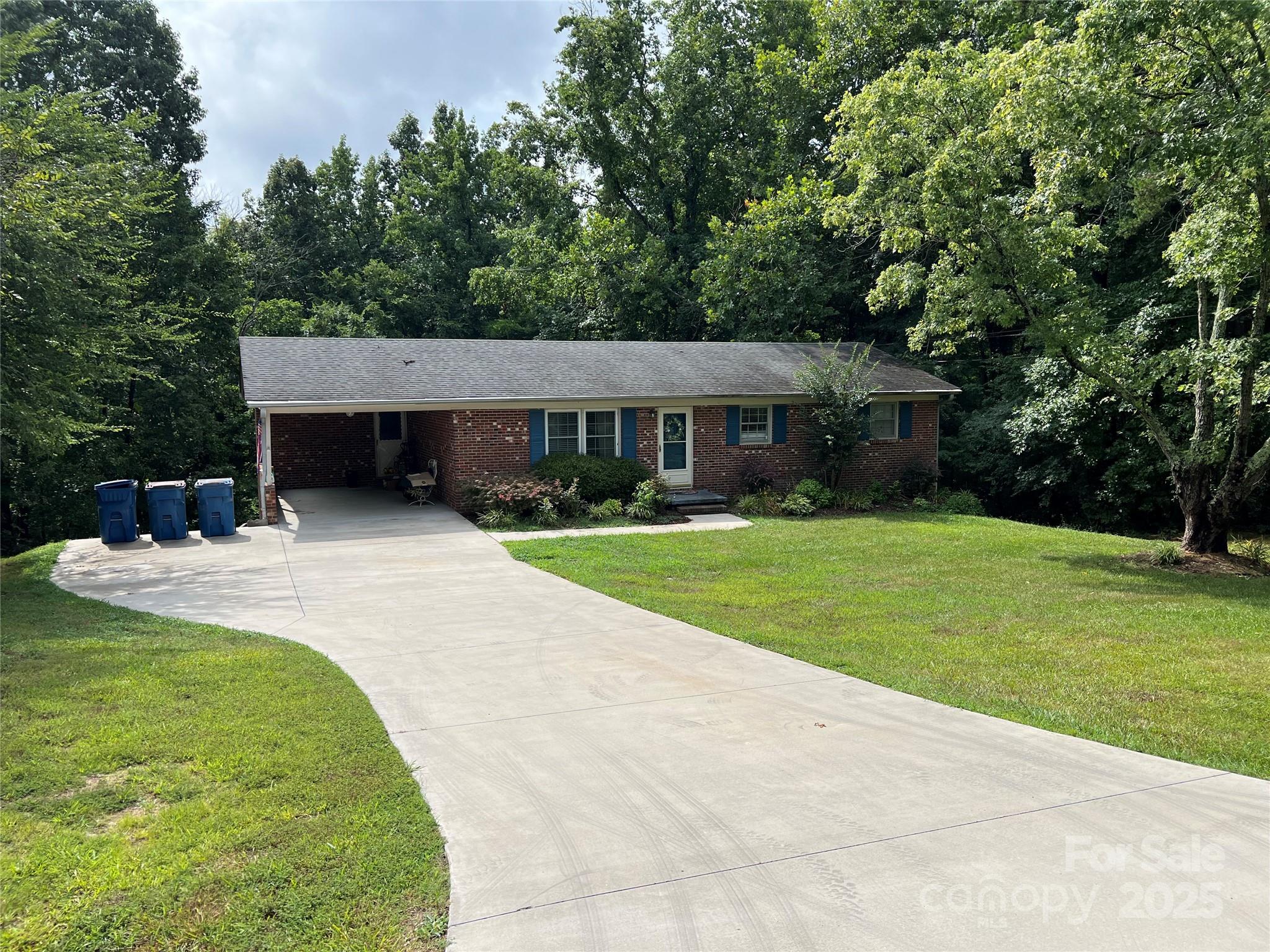 1111 S Skyland Drive Property Photo 1
