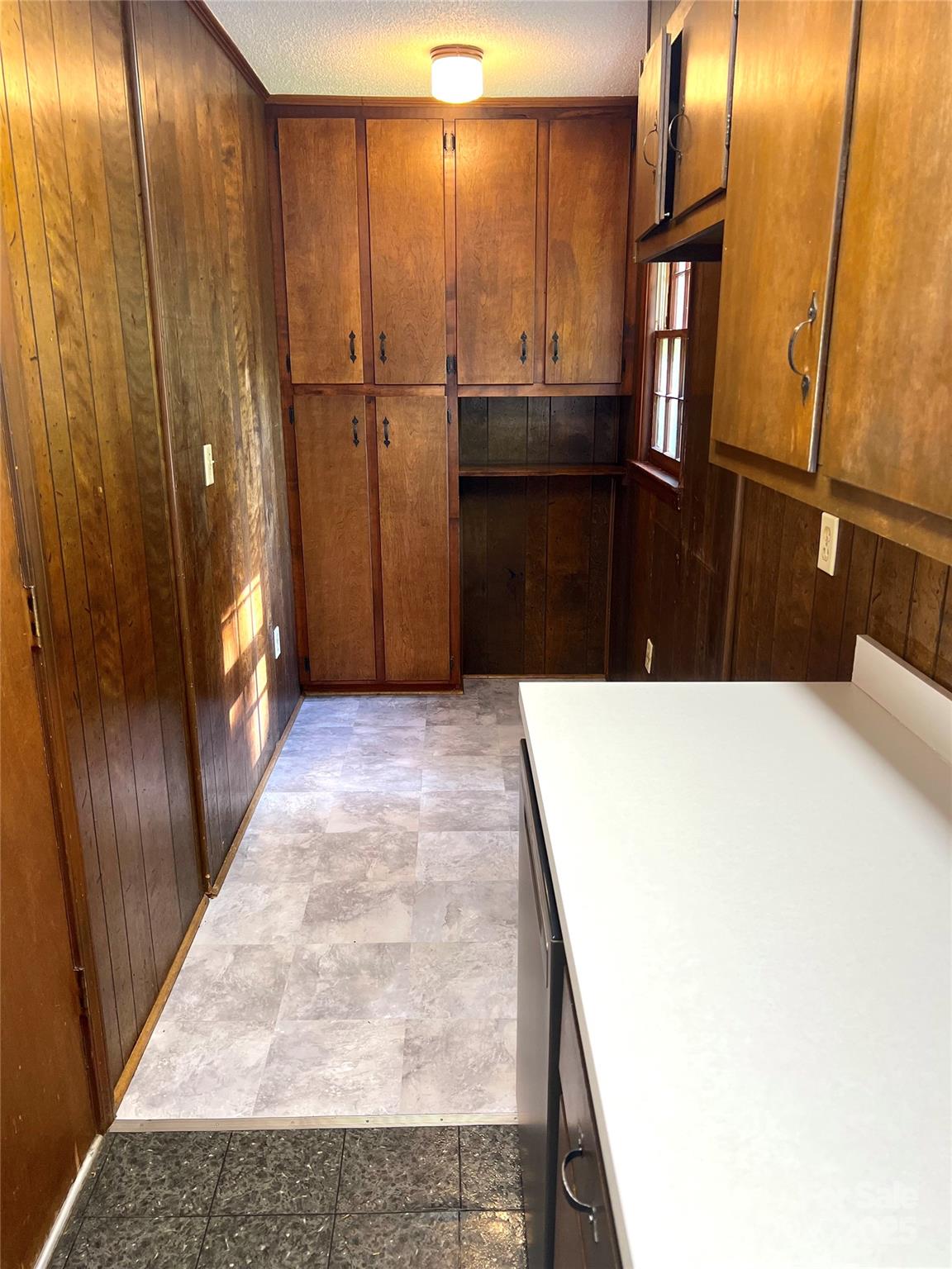 1111 S Skyland Drive Property Photo 10