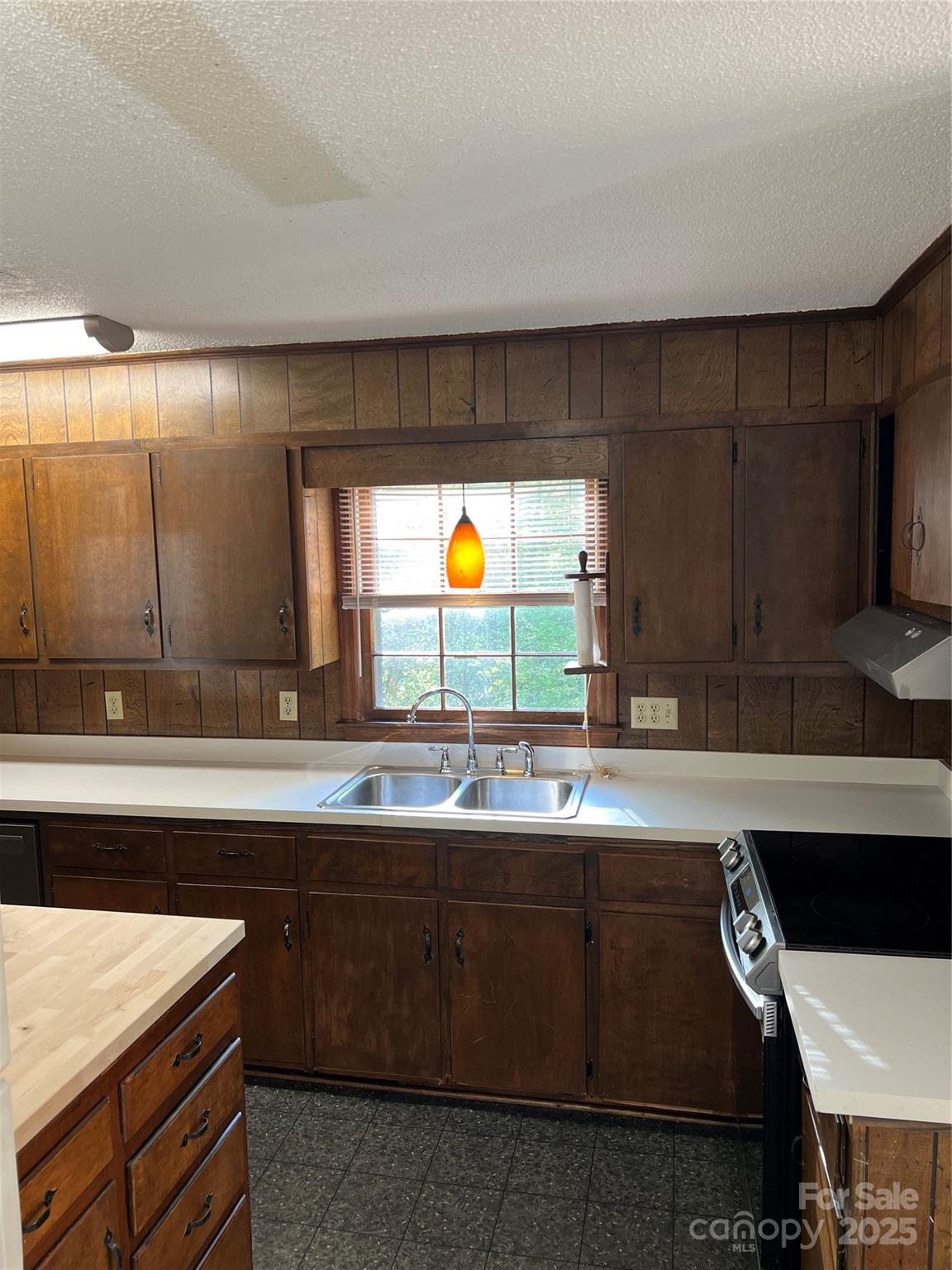 1111 S Skyland Drive Property Photo 11
