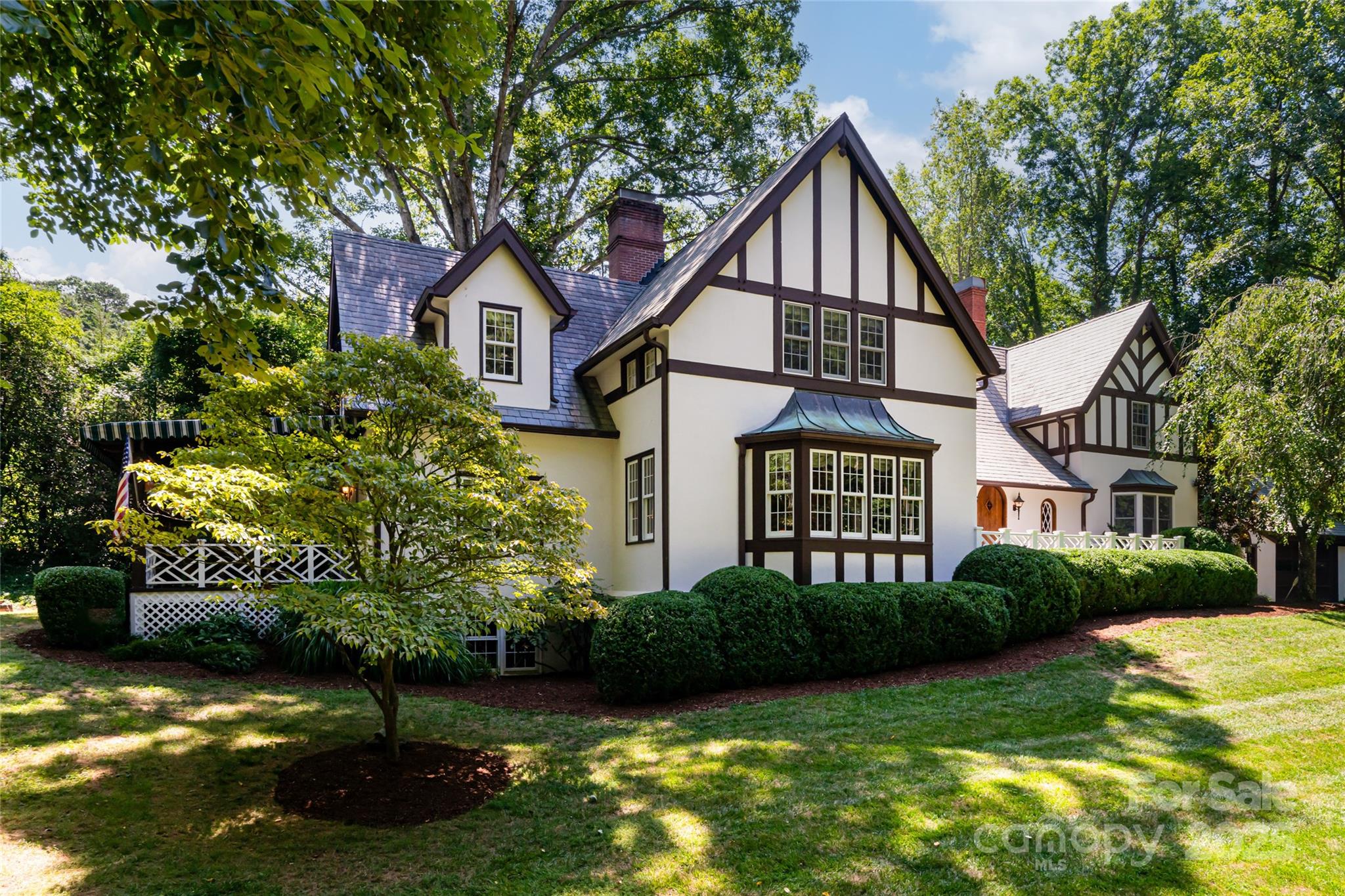 384 Vanderbilt Road Property Photo