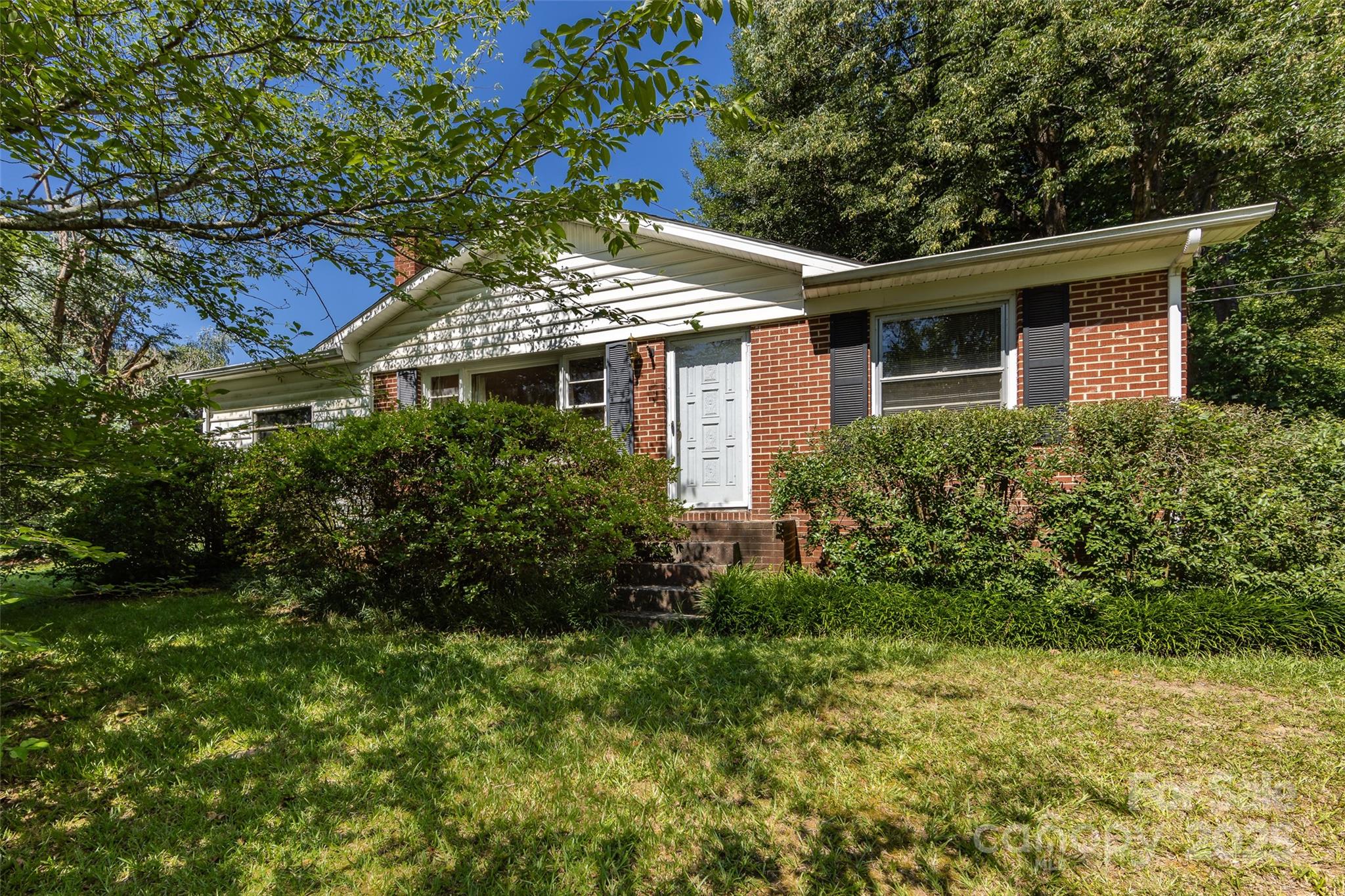 2001 Mcdonald Drive Property Photo 2