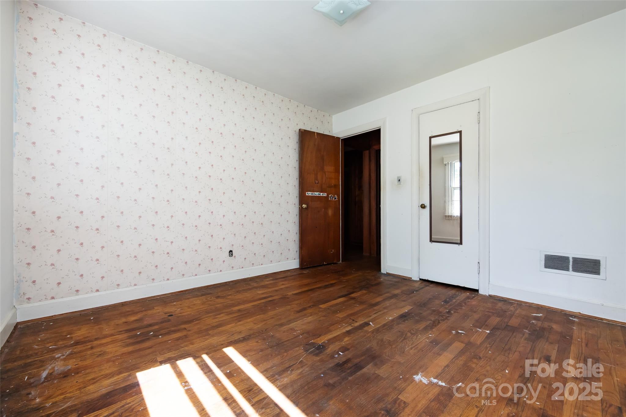 2001 Mcdonald Drive Property Photo 21