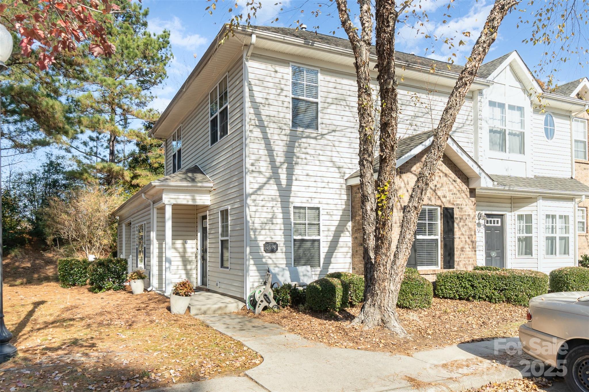 12229 Savannah Garden Drive Property Photo 1