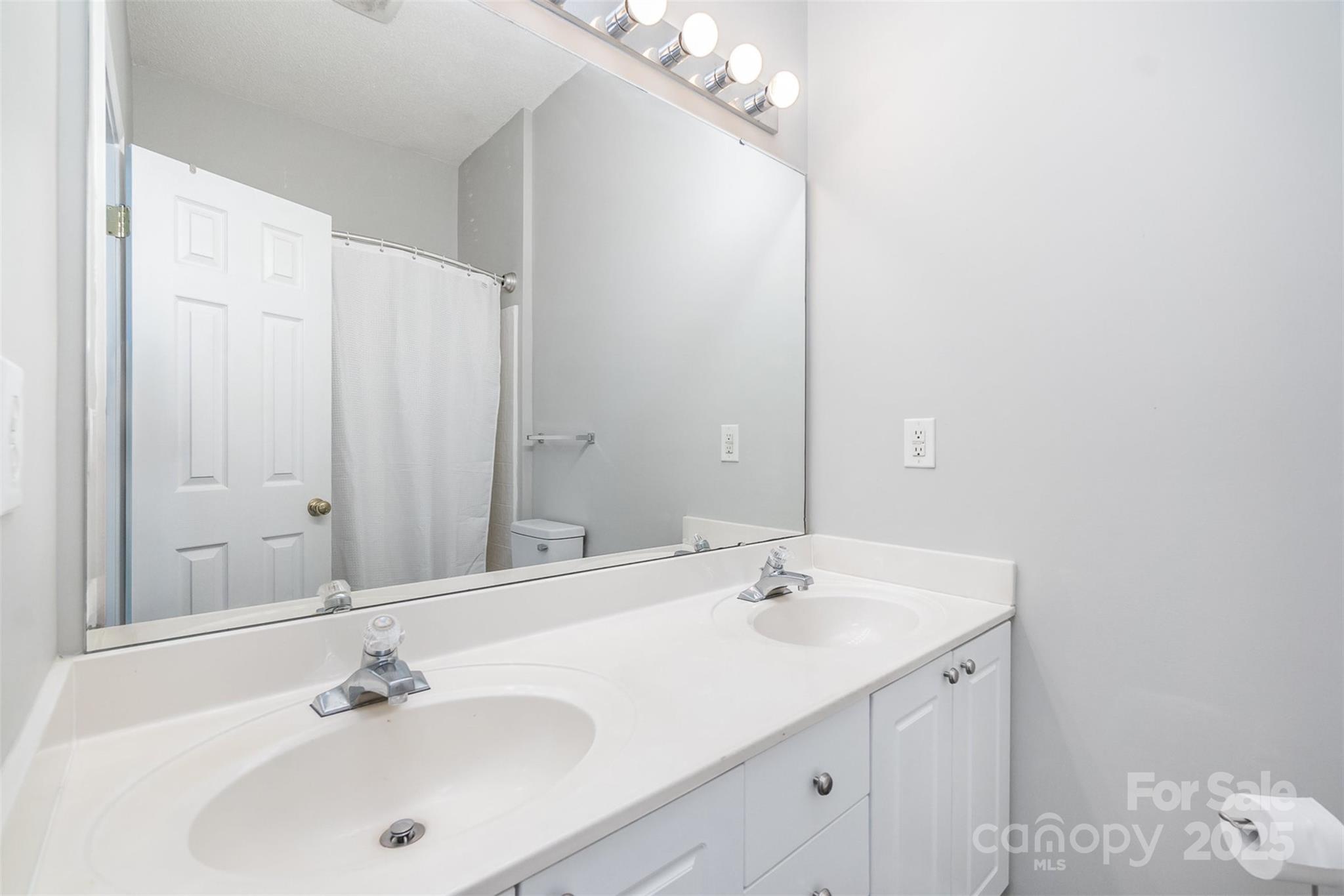 12229 Savannah Garden Drive Property Photo 13