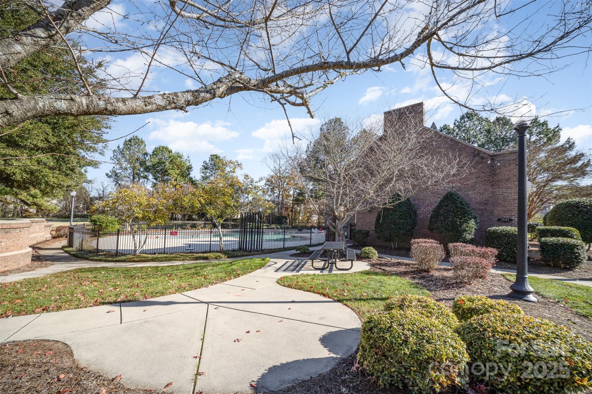 12229 Savannah Garden Drive Property Photo 24
