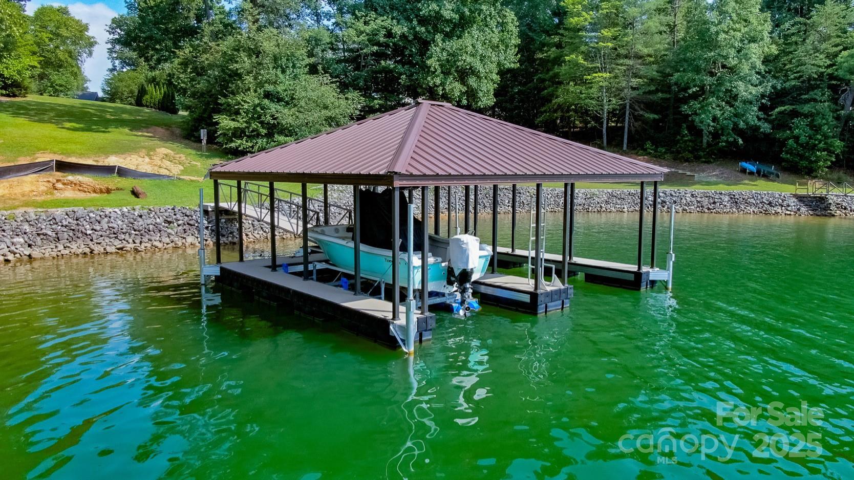 2715 Lakeridge Court Property Photo 2