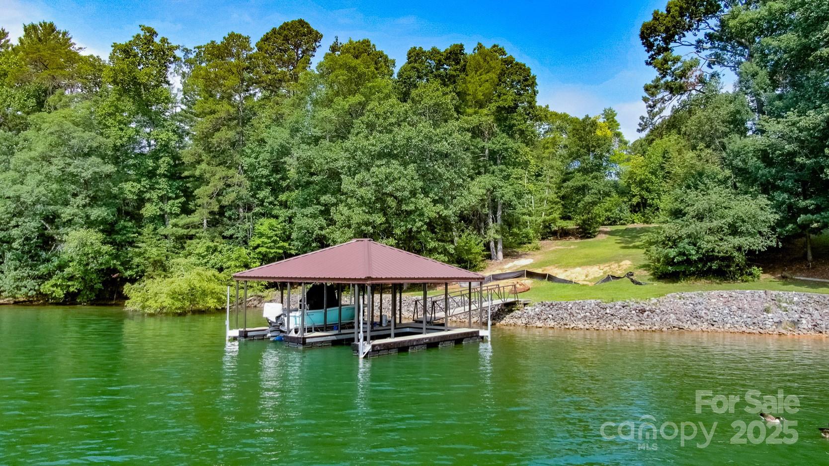2715 Lakeridge Court Property Photo 3