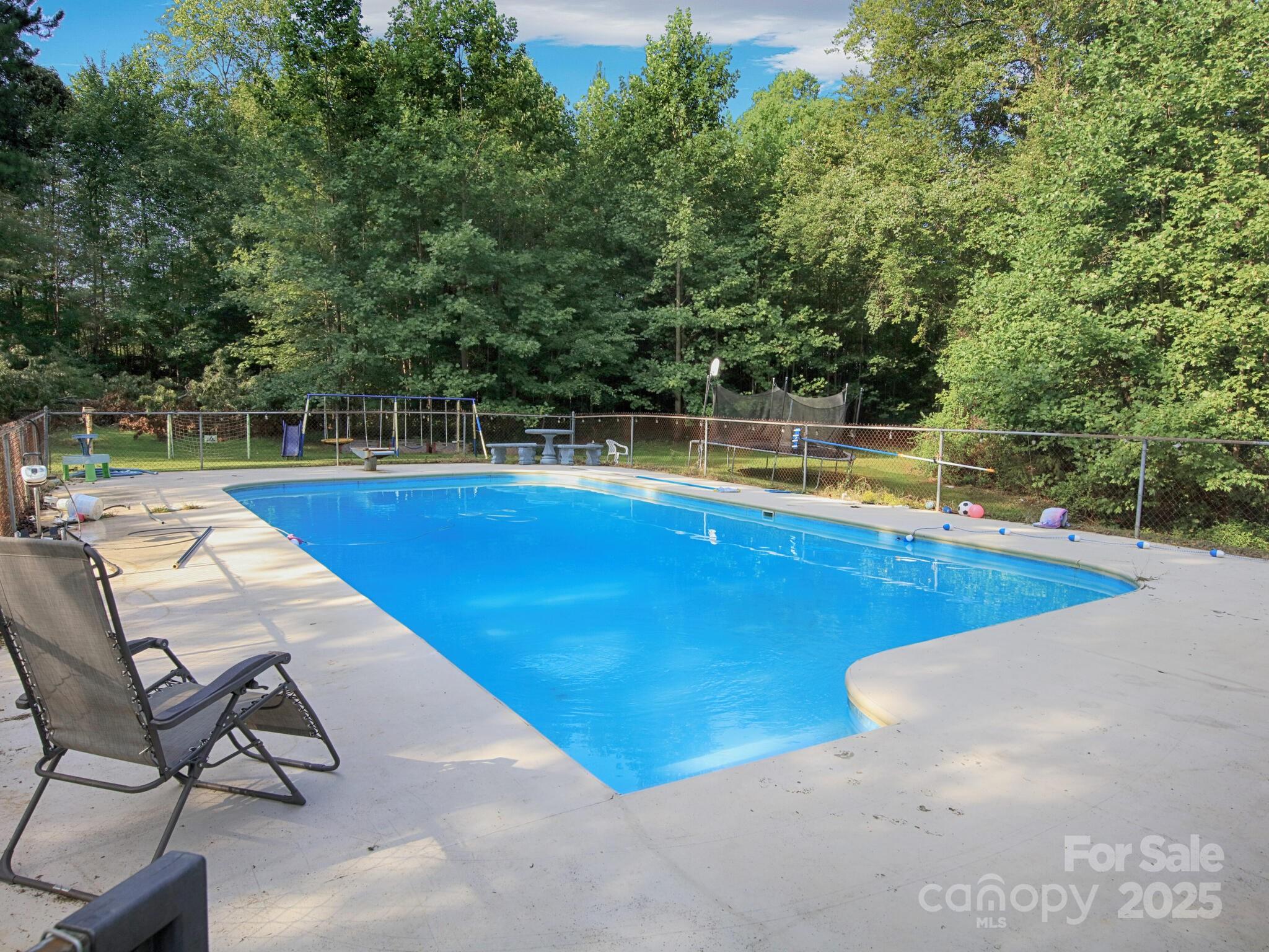 3119 Hickory Highway Property Photo 1
