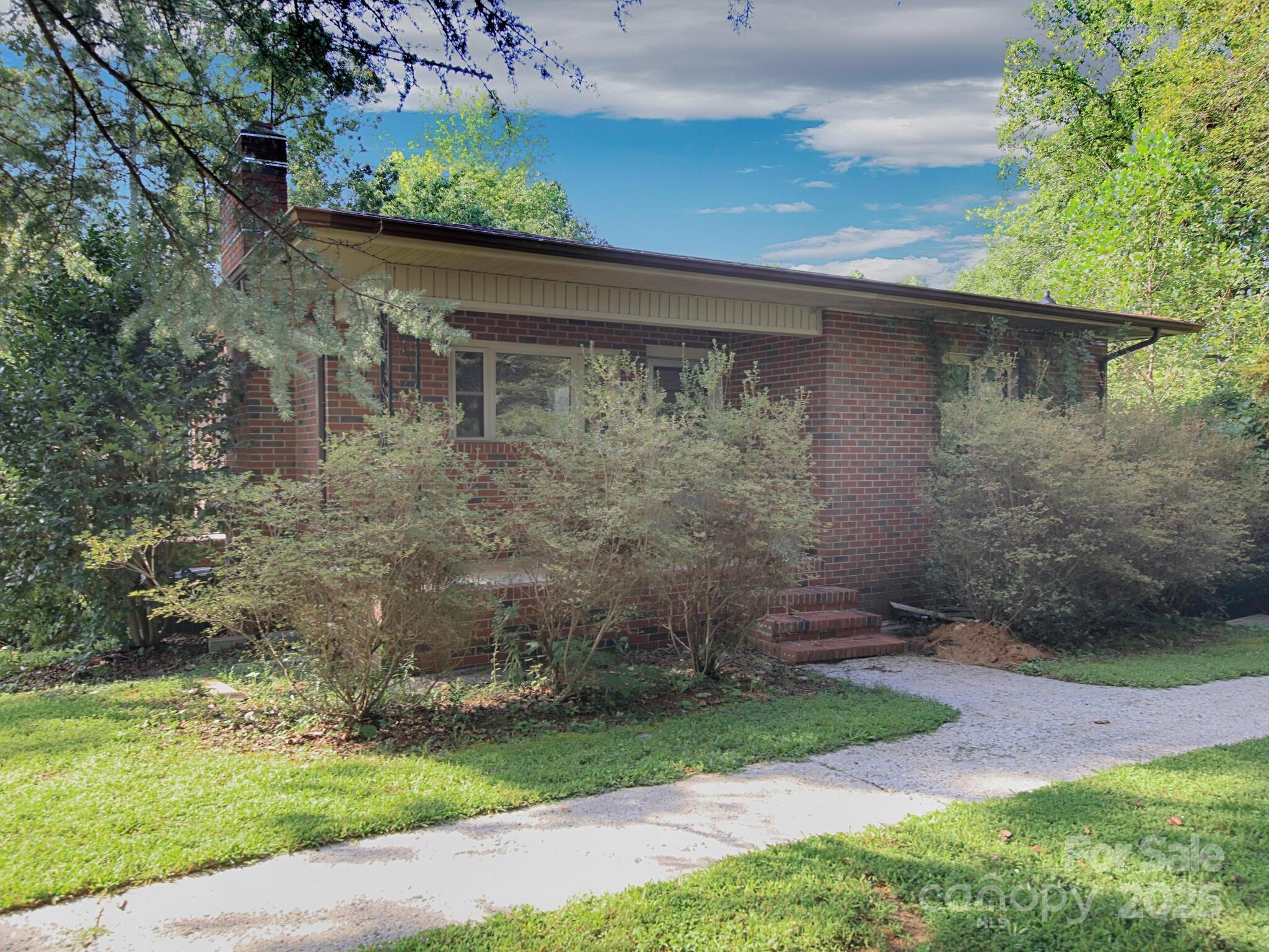 3119 Hickory Highway Property Photo 4
