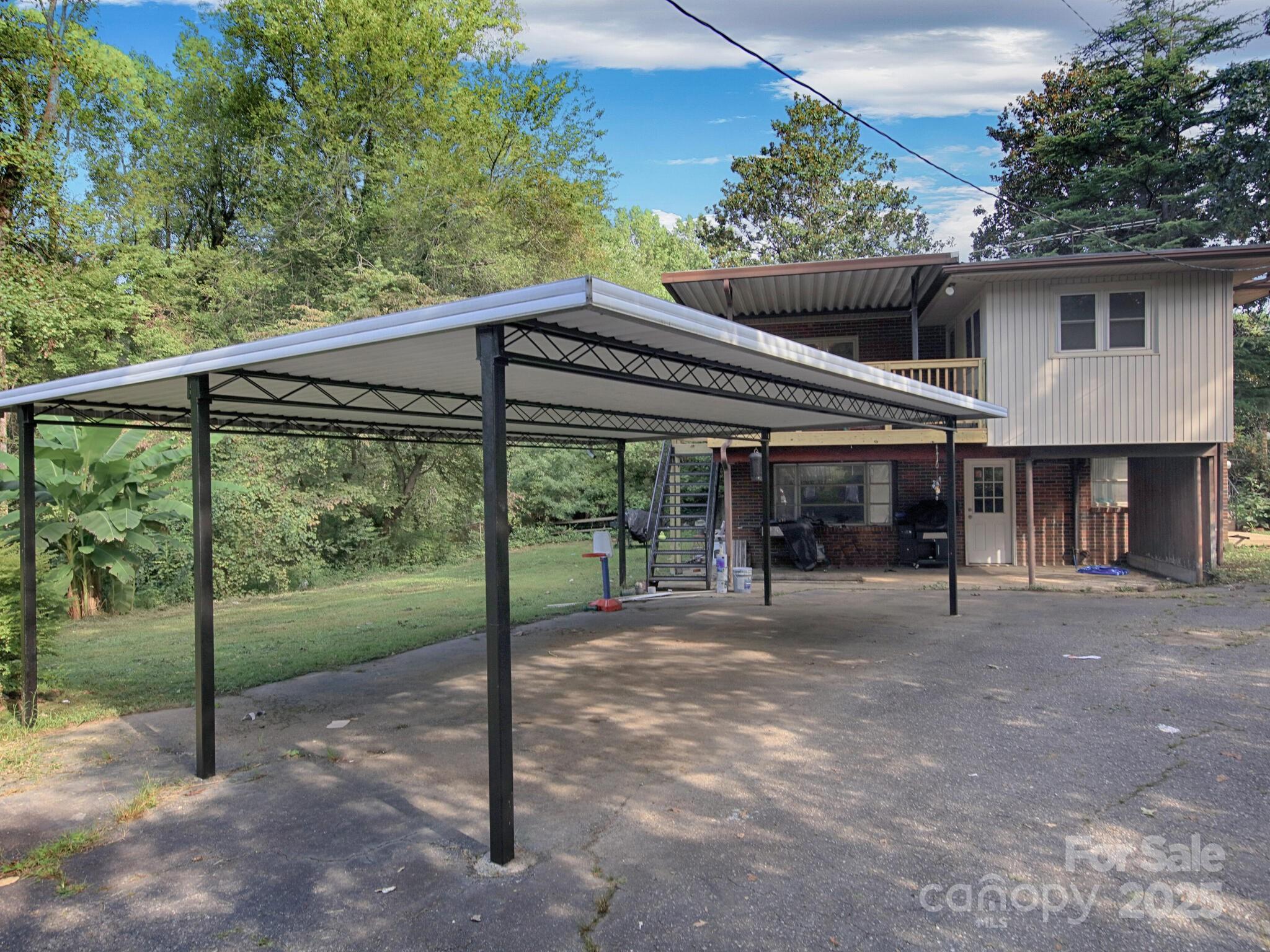 3119 Hickory Highway Property Photo 5