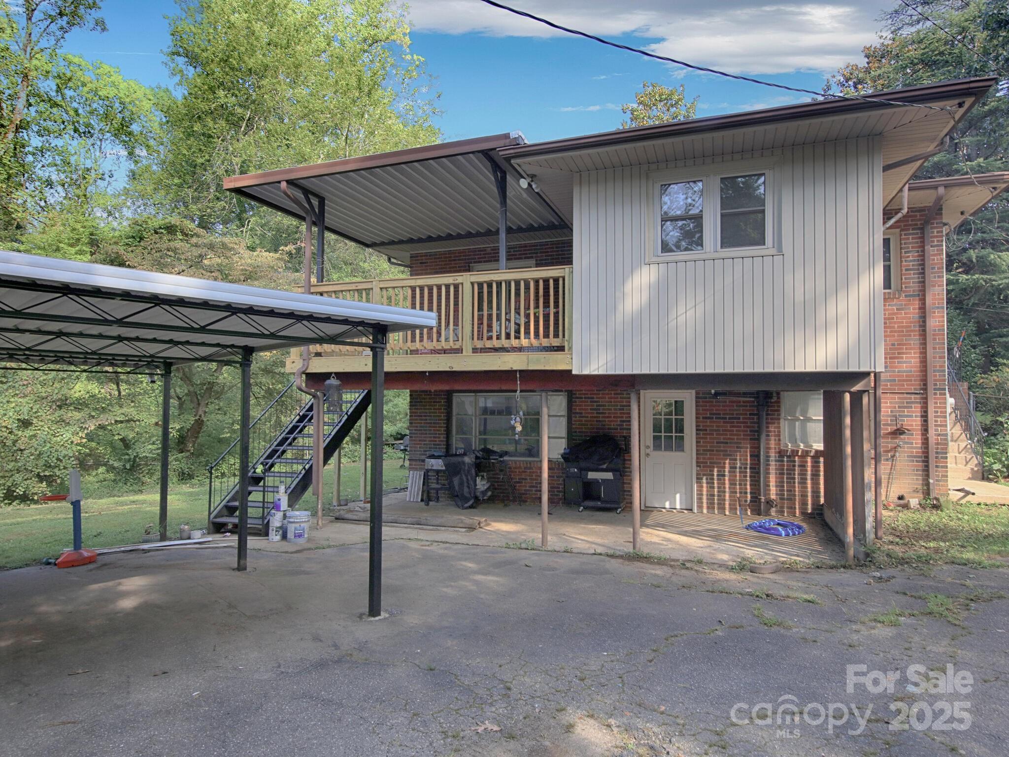 3119 Hickory Highway Property Photo 6