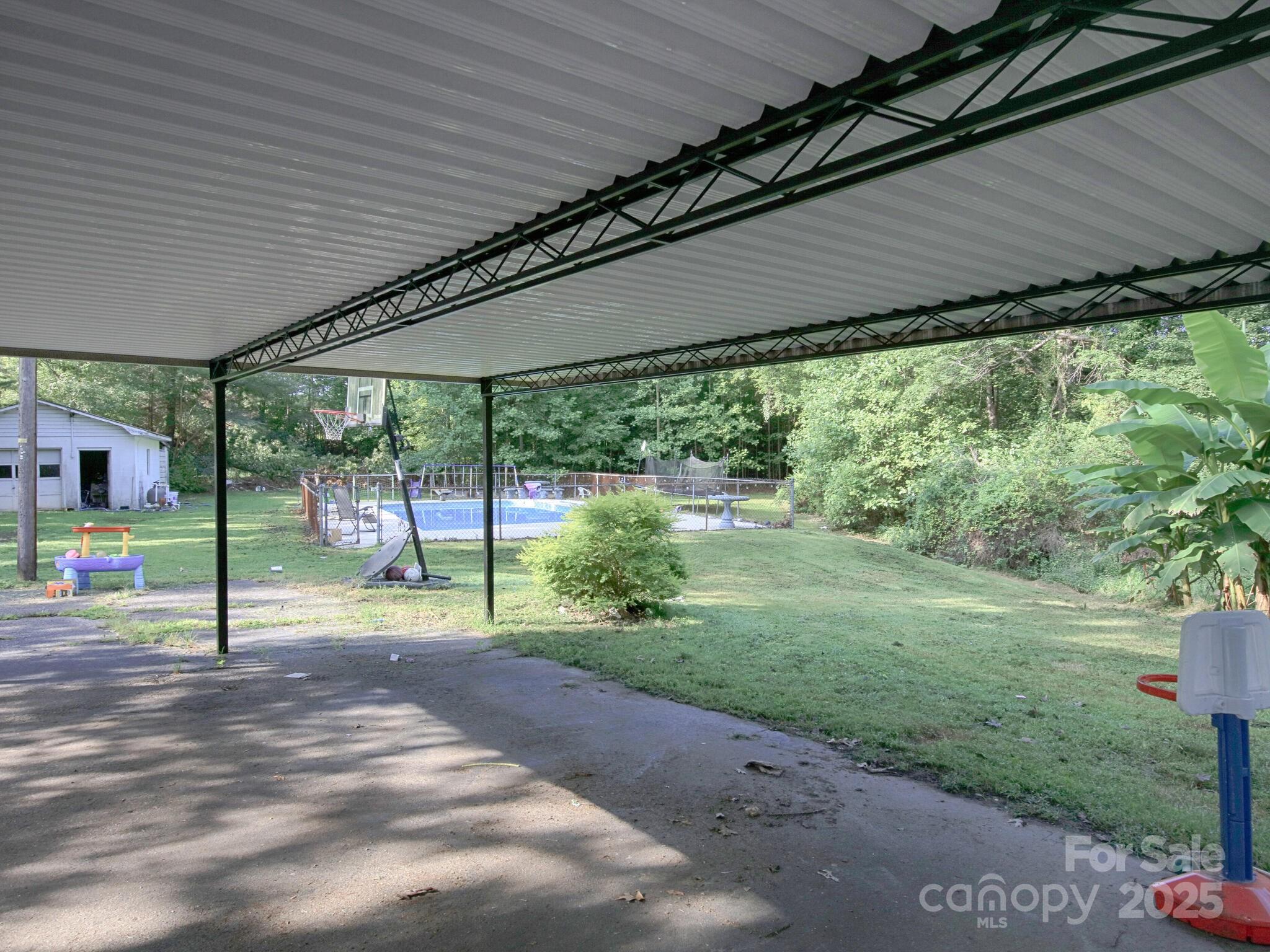 3119 Hickory Highway Property Photo 7