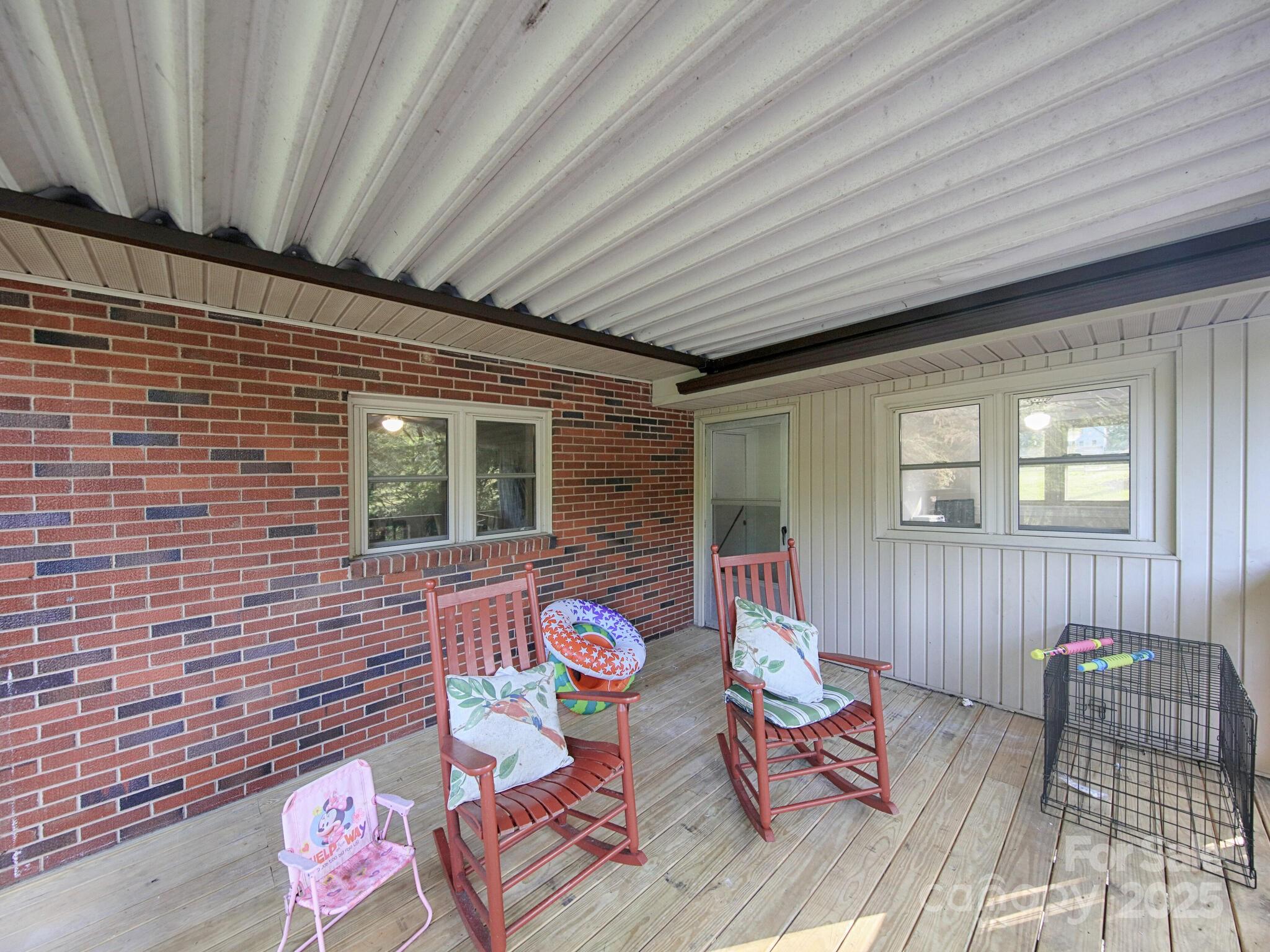 3119 Hickory Highway Property Photo 8