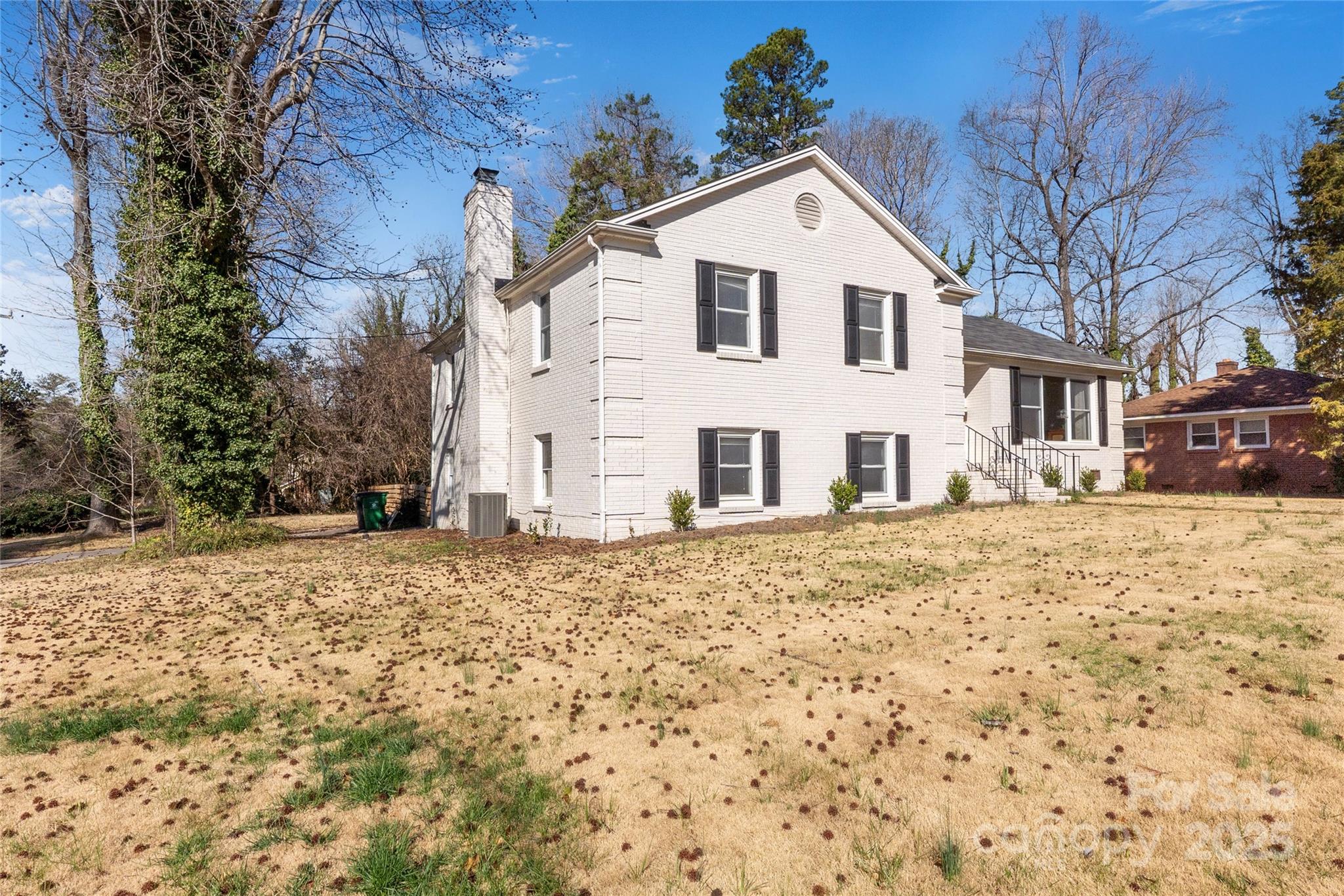1628 Shannonhouse Drive Property Photo 2