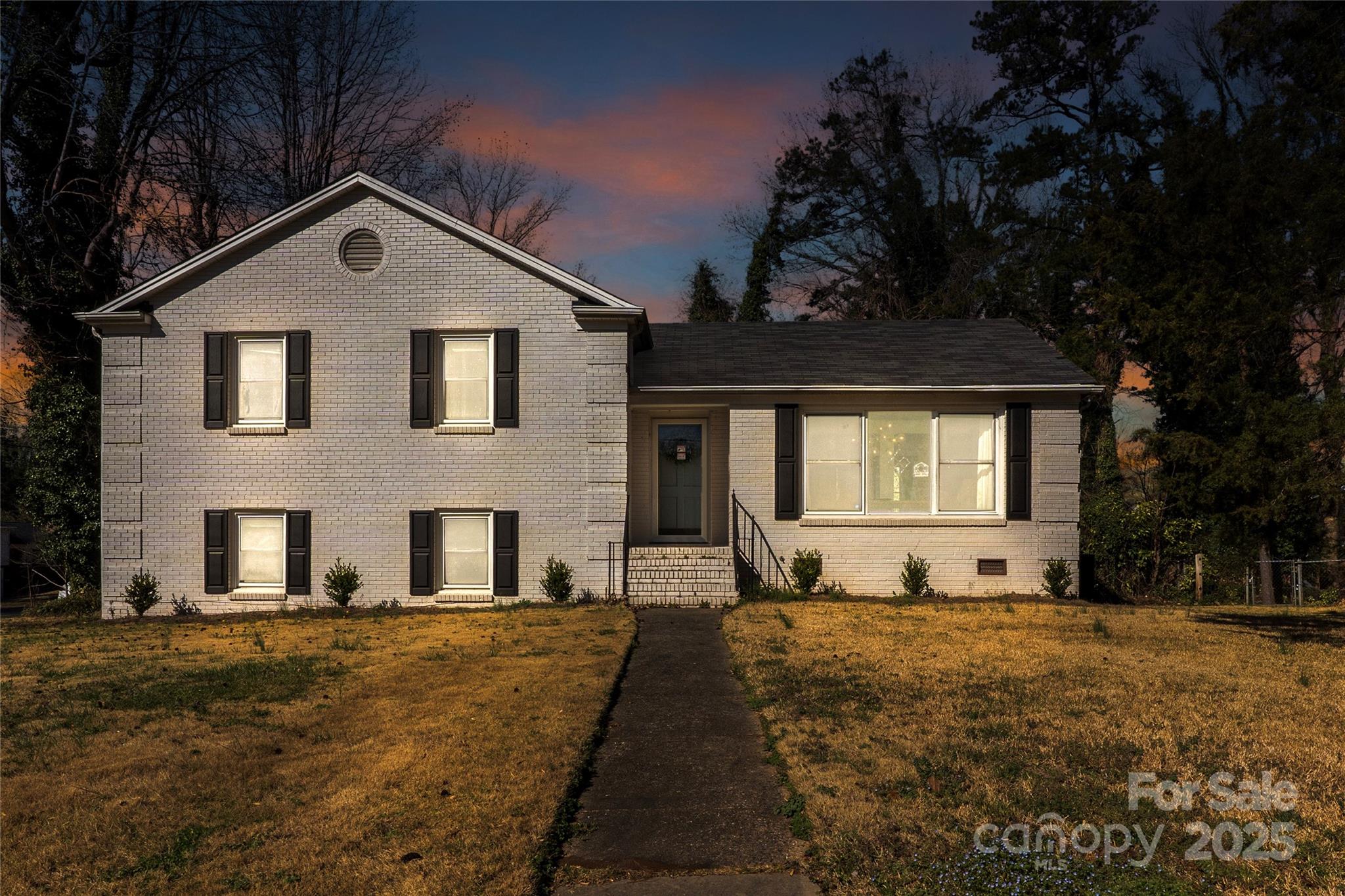 1628 Shannonhouse Drive Property Photo 3
