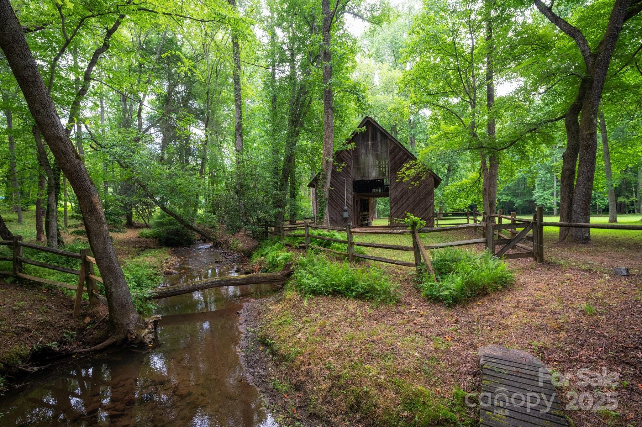 552 Avery Creek Property Photo 7