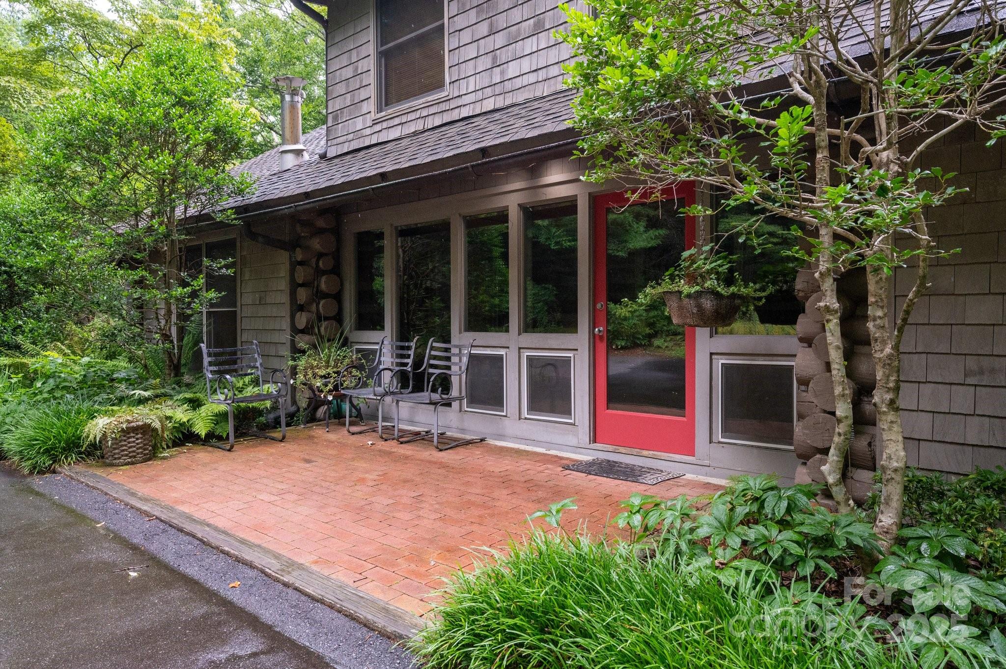 552 Avery Creek Property Photo 9