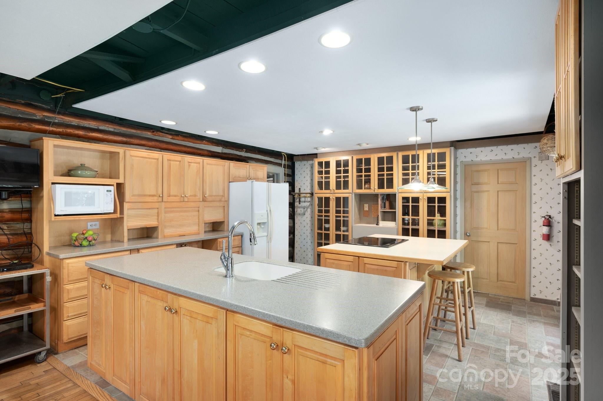 552 Avery Creek Property Photo 15