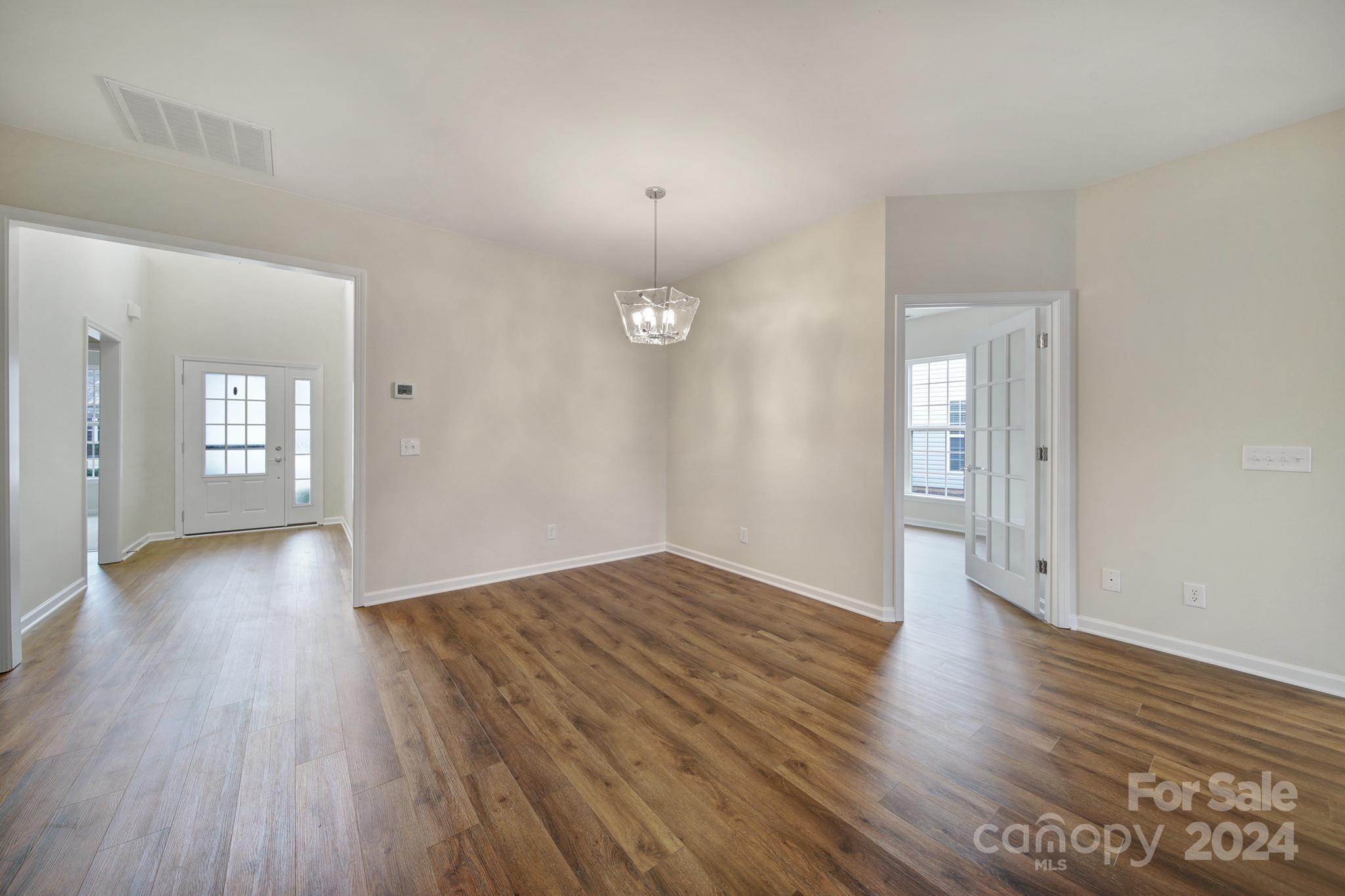 2105 Kennedy Drive Property Photo 3