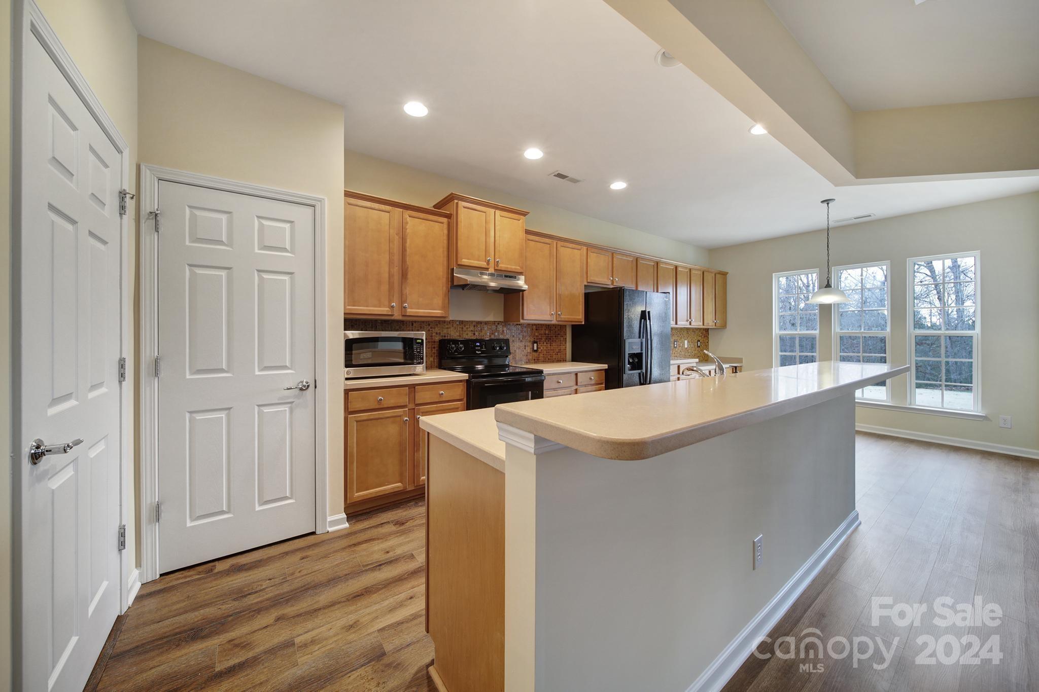 2105 Kennedy Drive Property Photo 8
