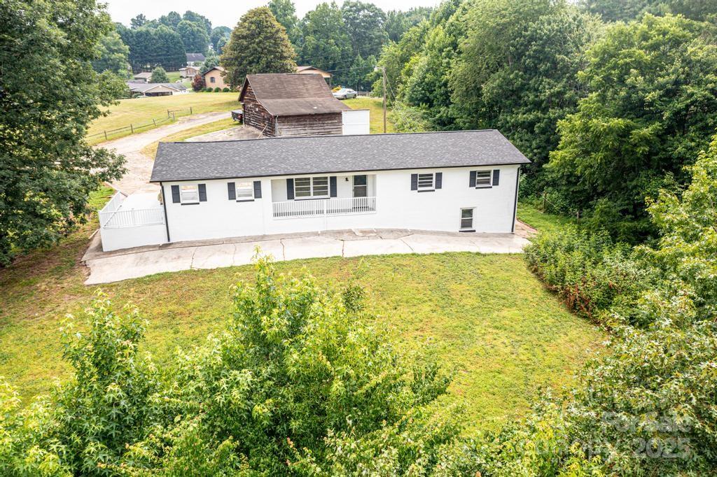 3398 Shamrock Heights Property Photo 1