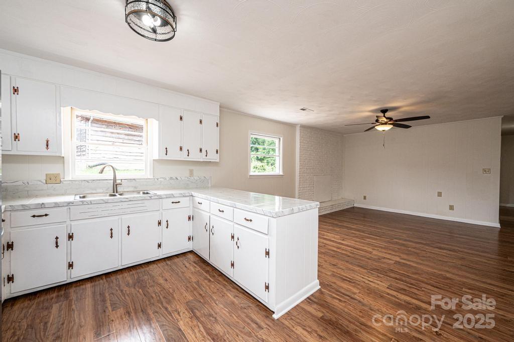 3398 Shamrock Heights Property Photo 4