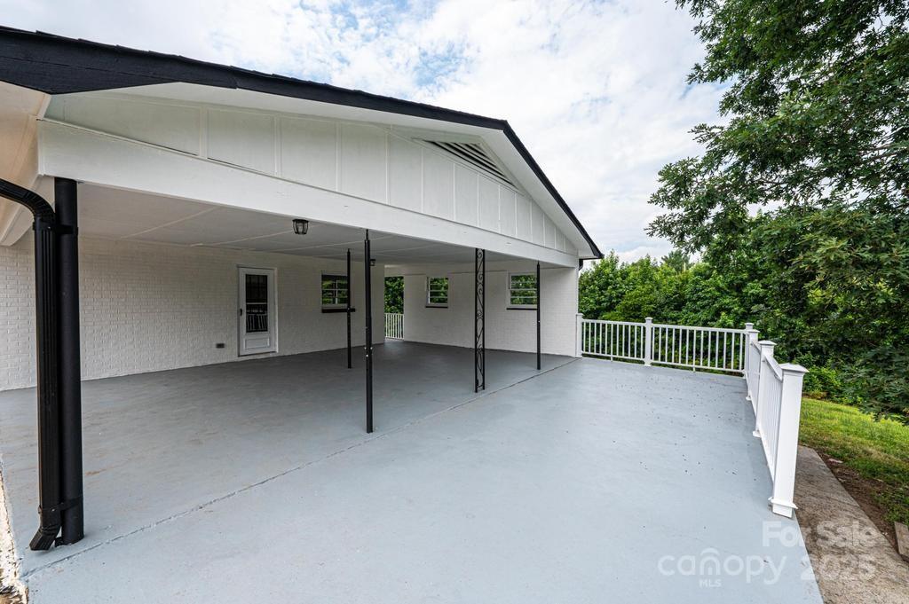 3398 Shamrock Heights Property Photo 27