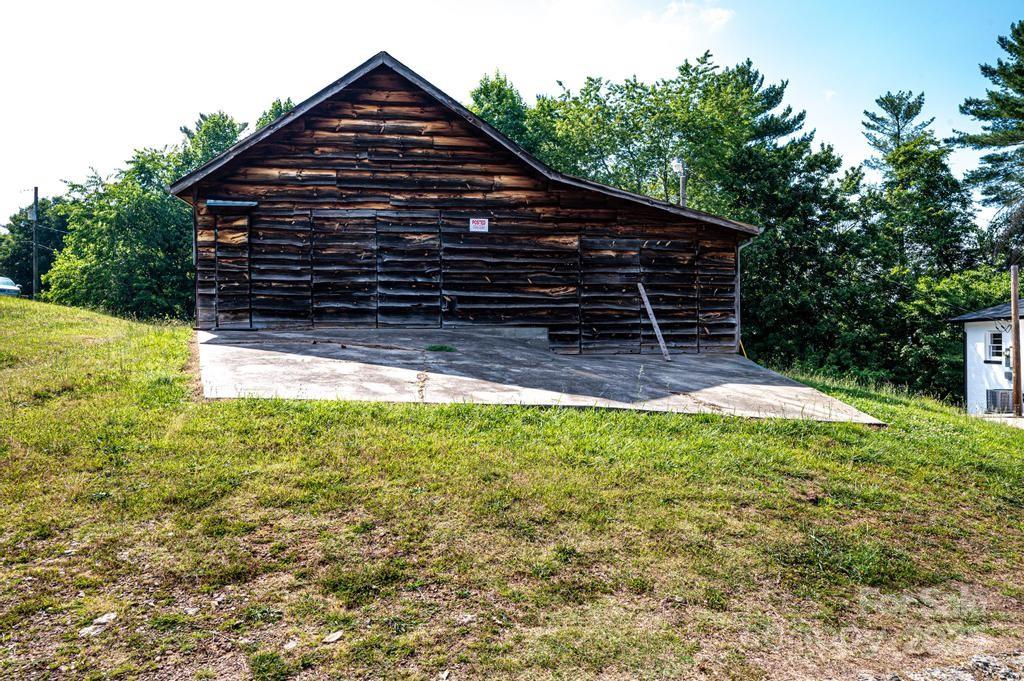 3398 Shamrock Heights Property Photo 32