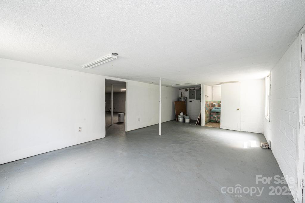 3398 Shamrock Heights Property Photo 36