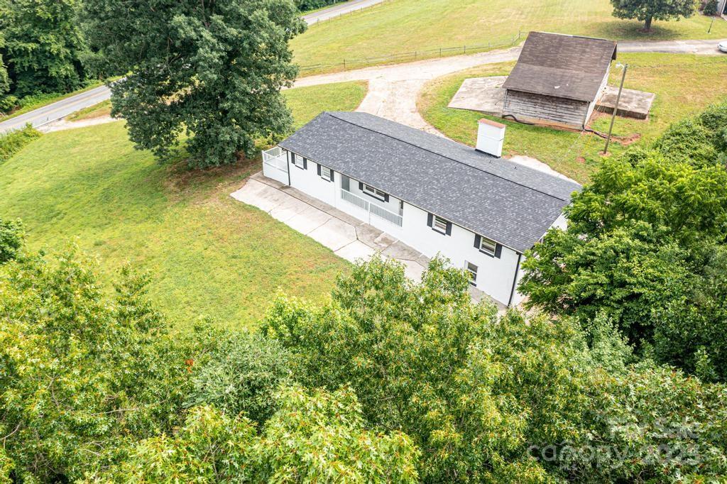 3398 Shamrock Heights Property Photo 46