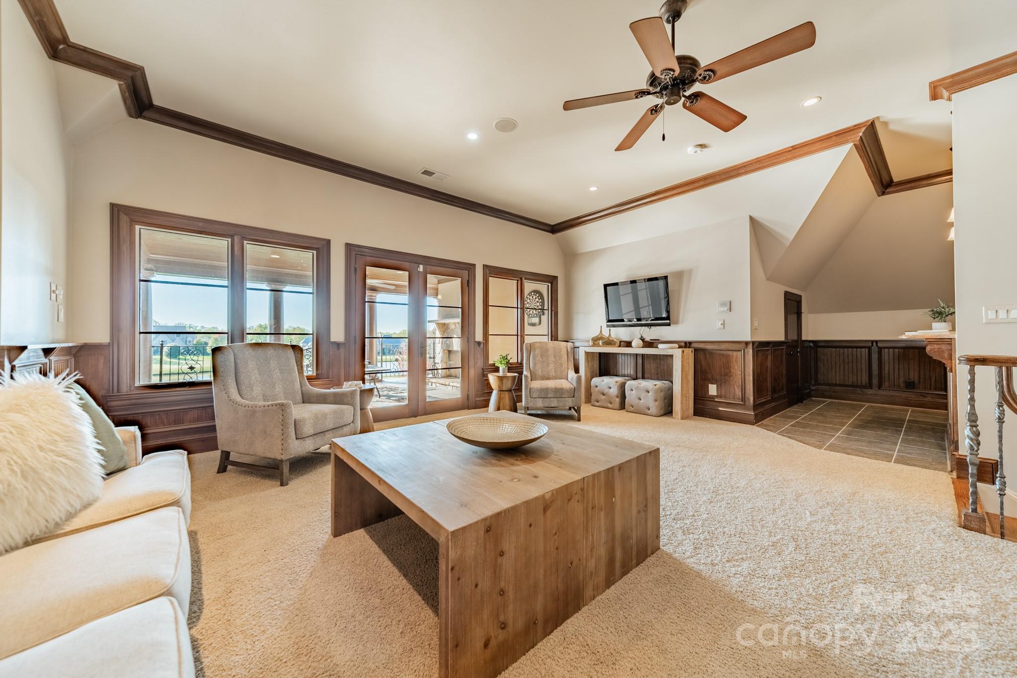 300 Eagle Bend Drive Property Photo 44