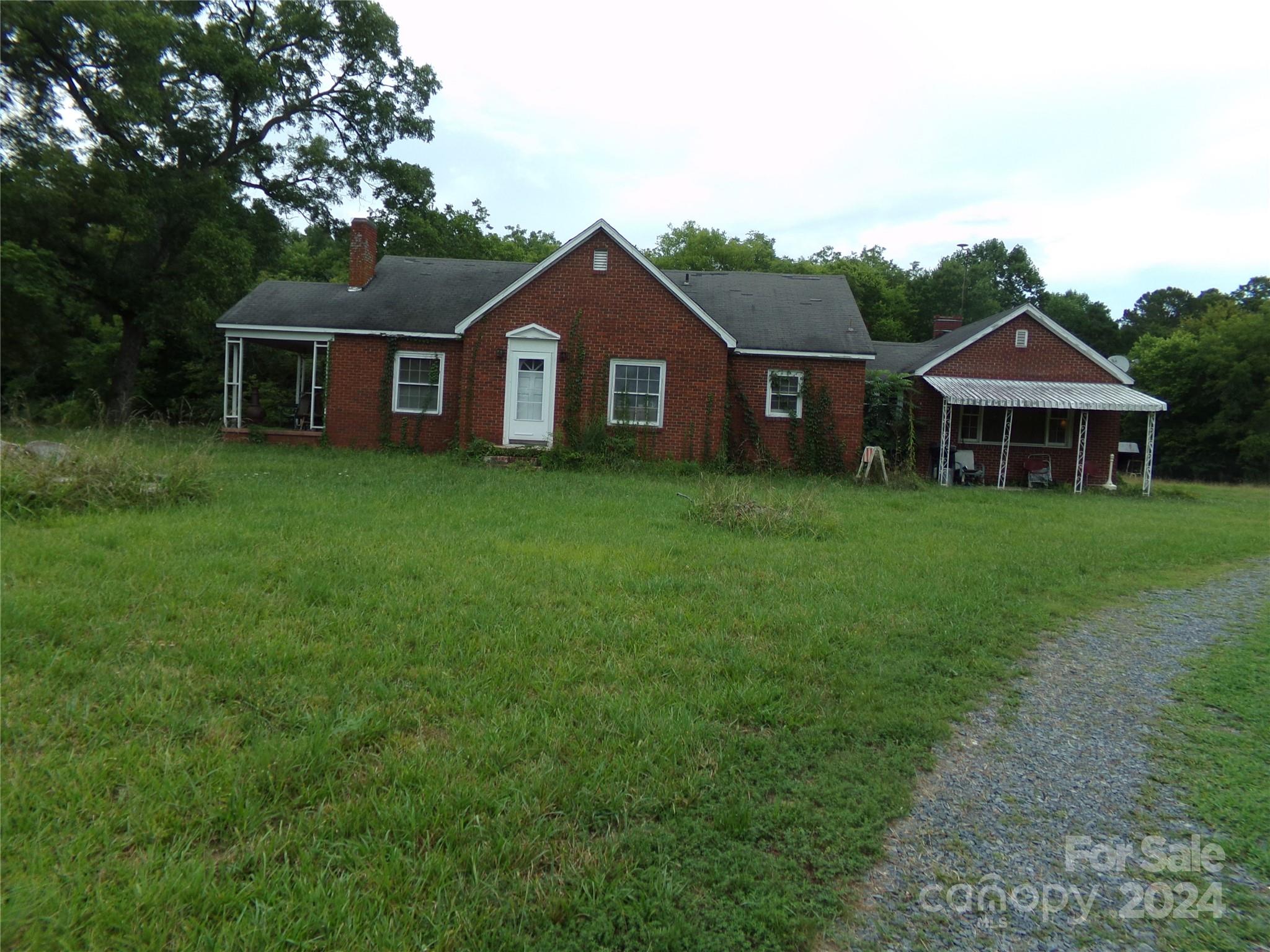 14004 Elm Street Property Photo 2
