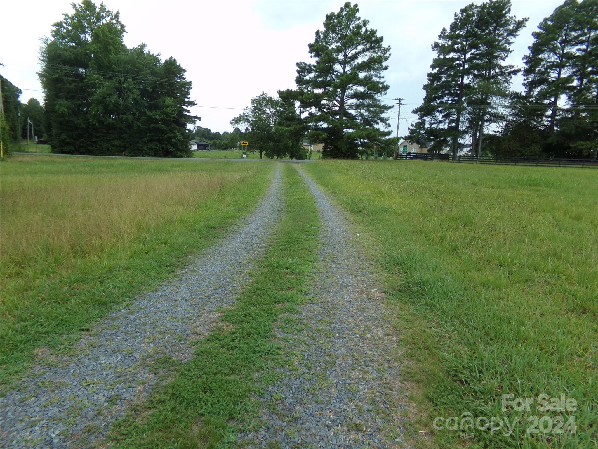 14004 Elm Street Property Photo 4