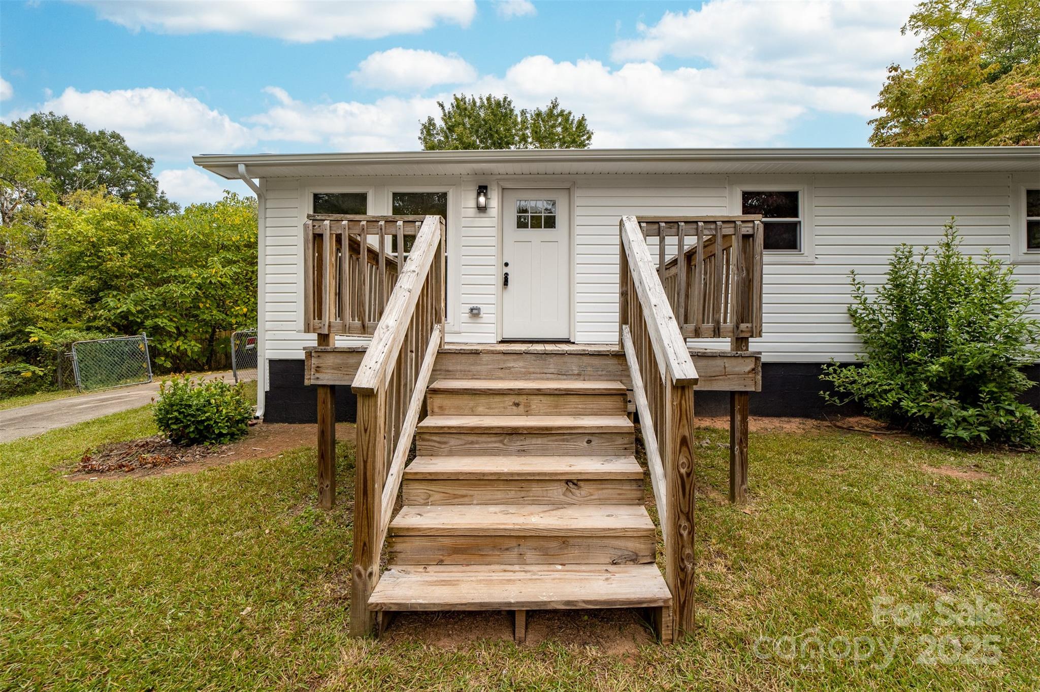 115 E Georgia Avenue Property Photo 11