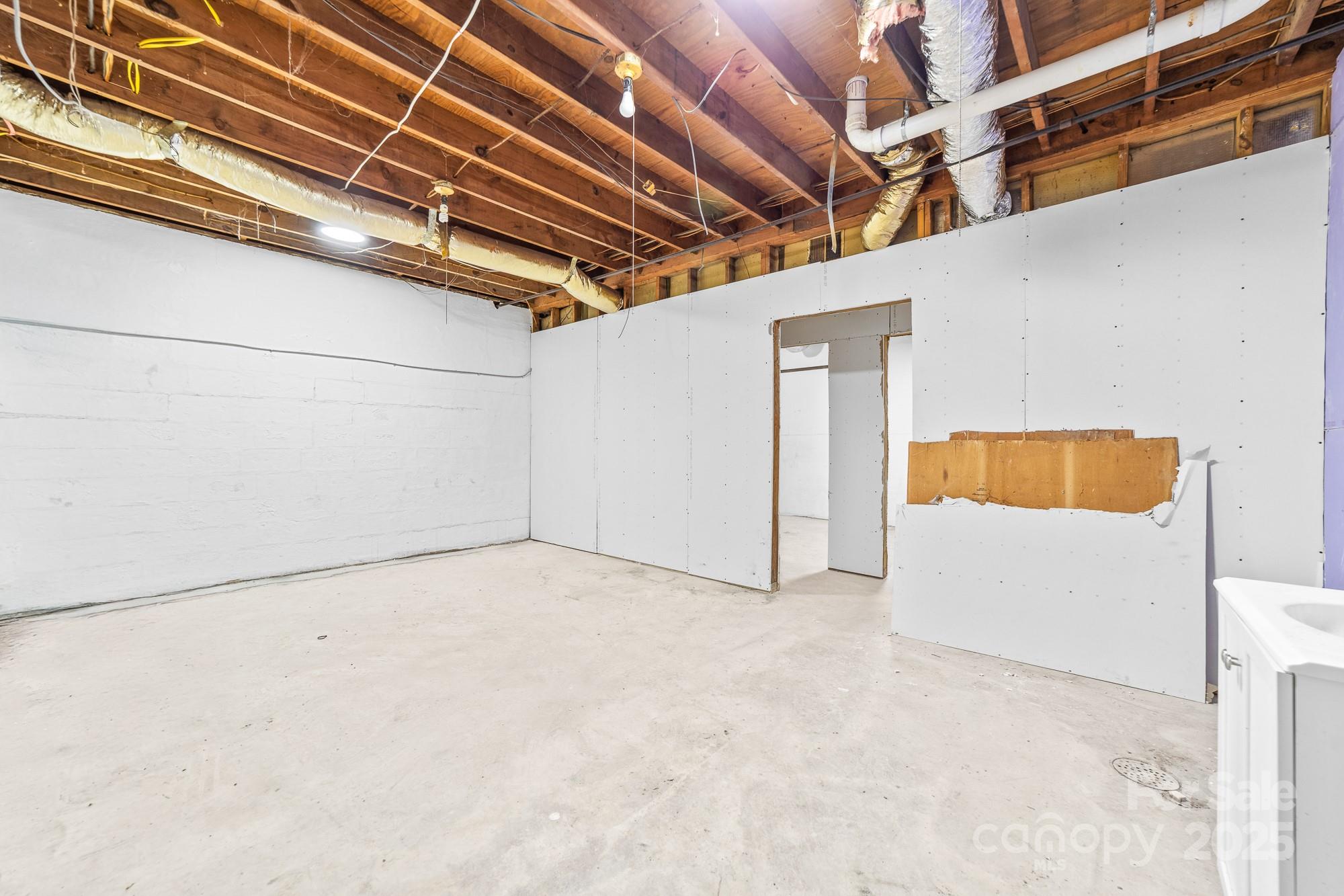 115 E Georgia Avenue Property Photo 31