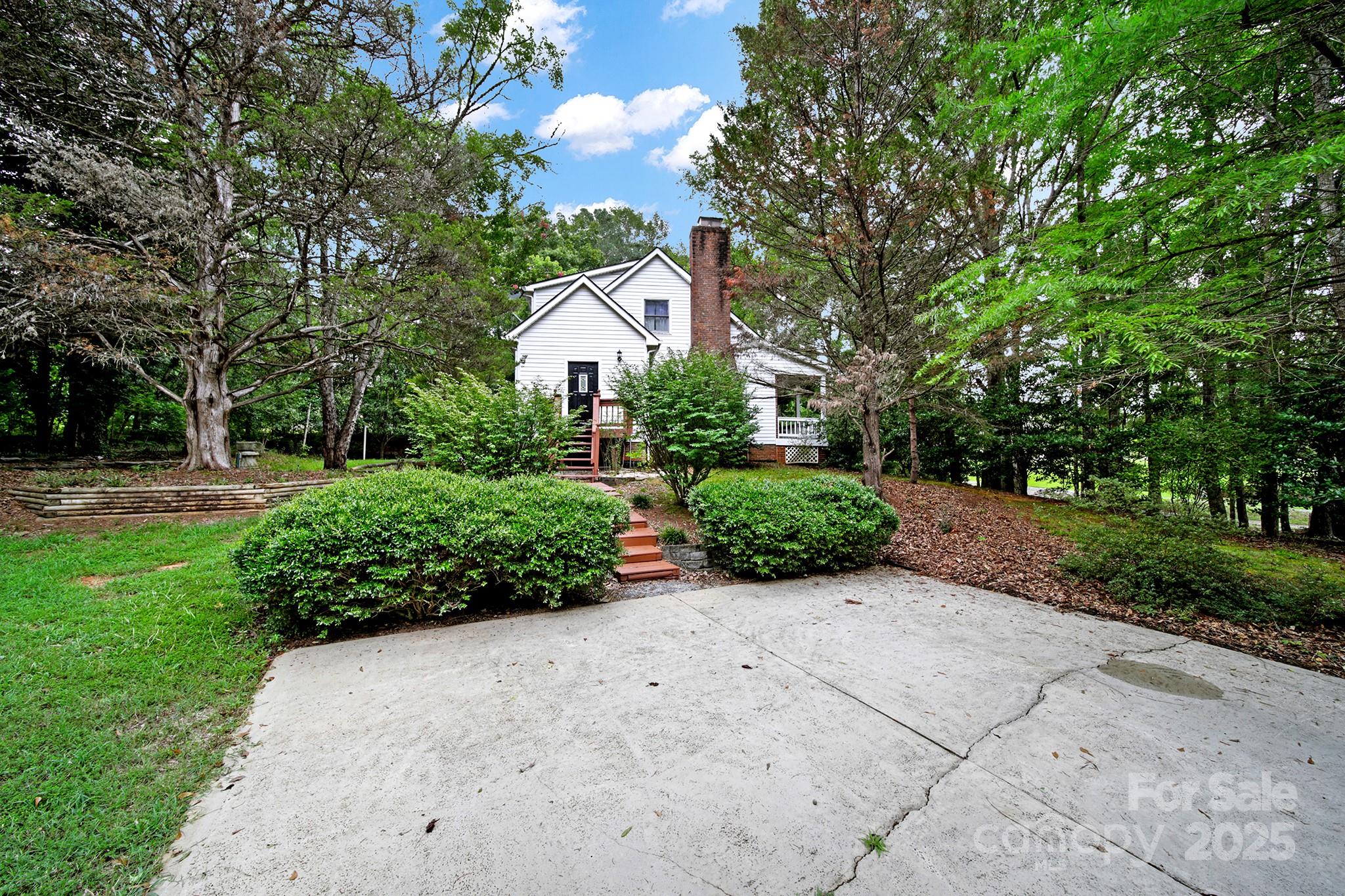 9143 Sadlers Ridge Road Property Photo 1