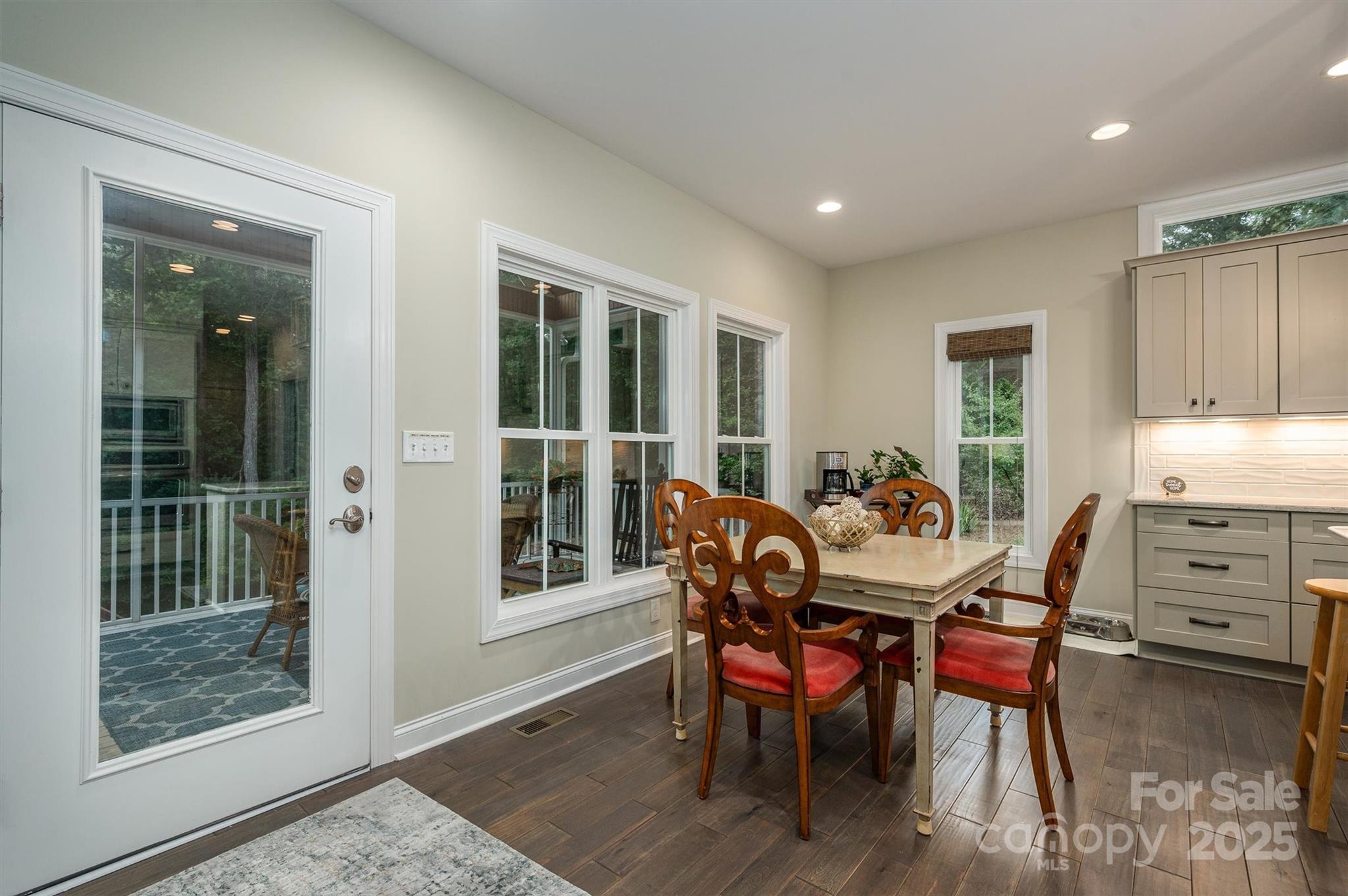 2593 Cozy Cove Drive Property Photo 18