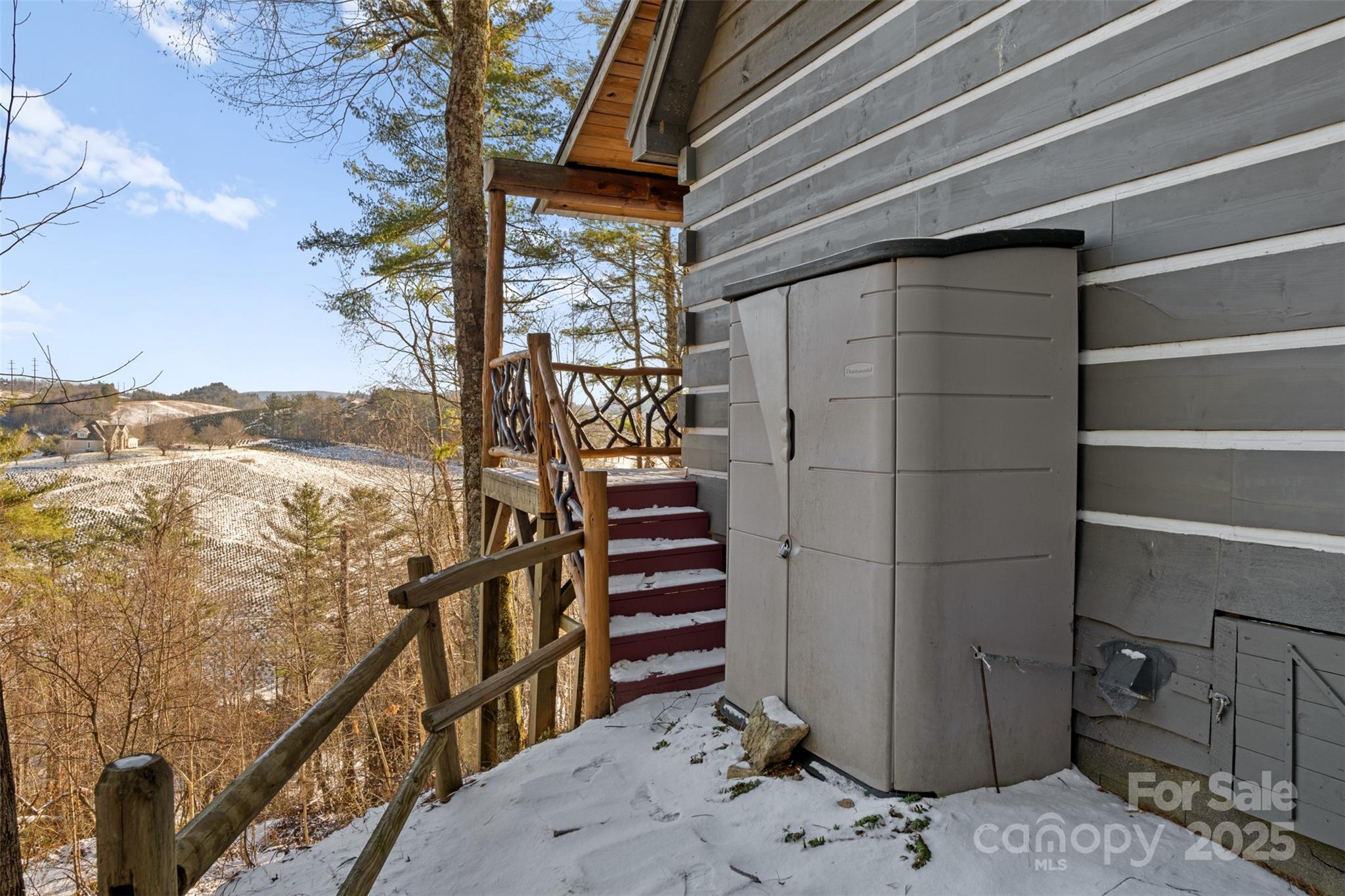 348 Laurelwood Lane Property Photo 6