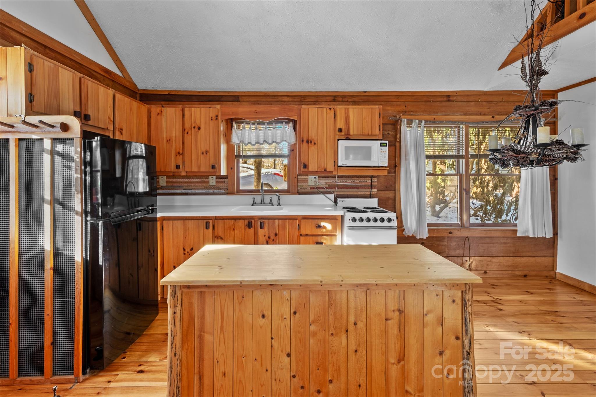 348 Laurelwood Lane Property Photo 10