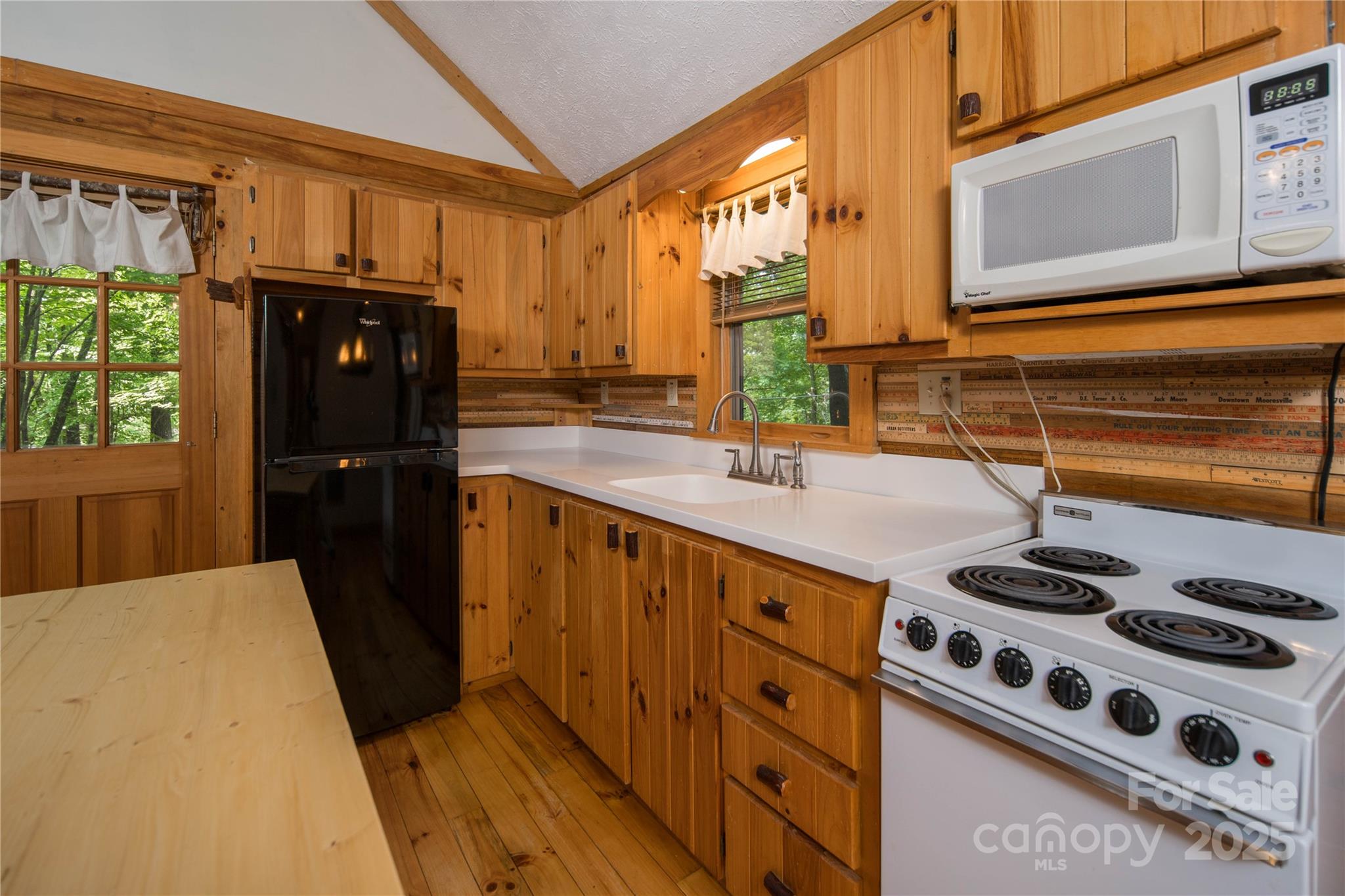 348 Laurelwood Lane Property Photo 11