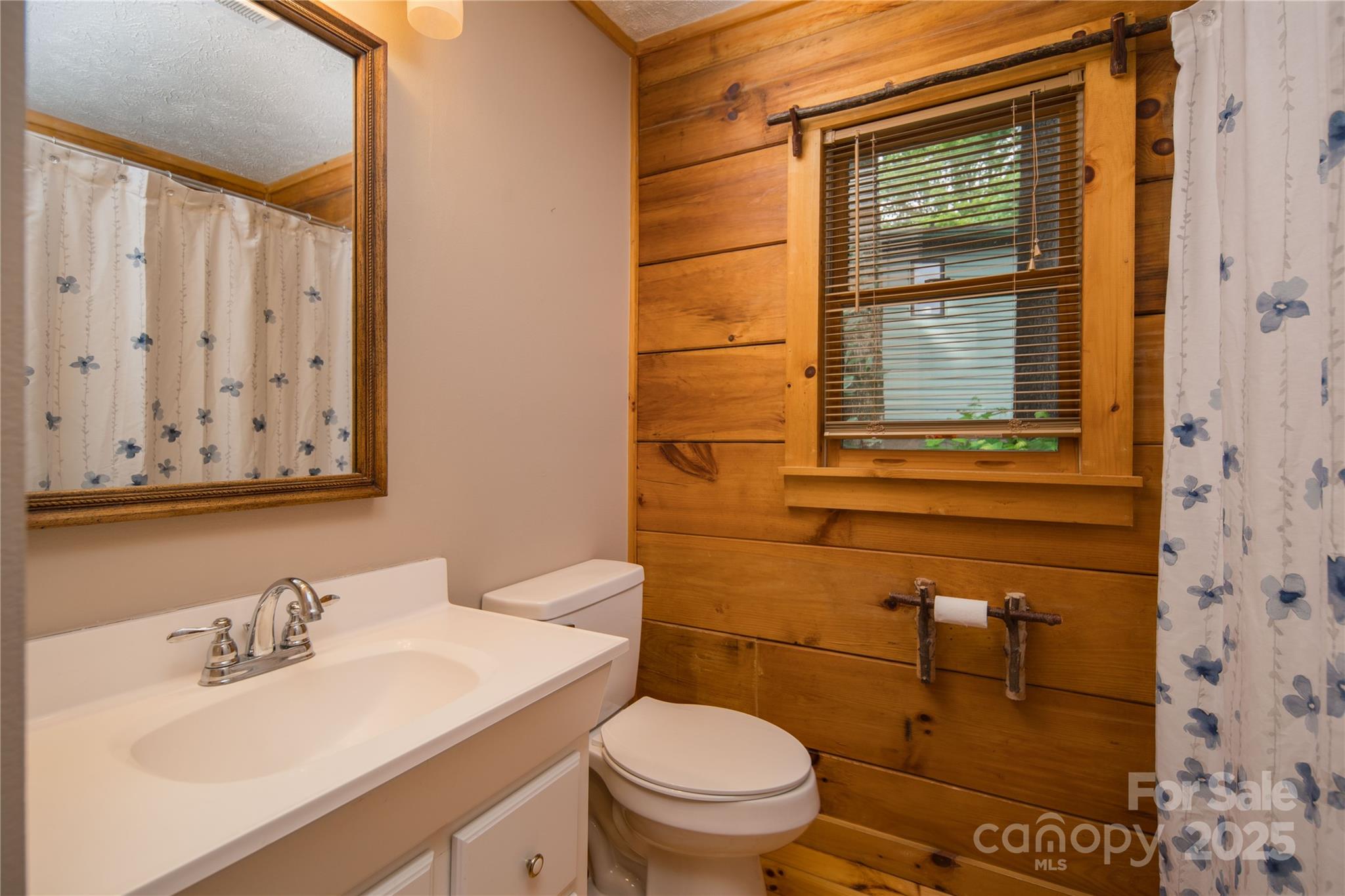 348 Laurelwood Lane Property Photo 14