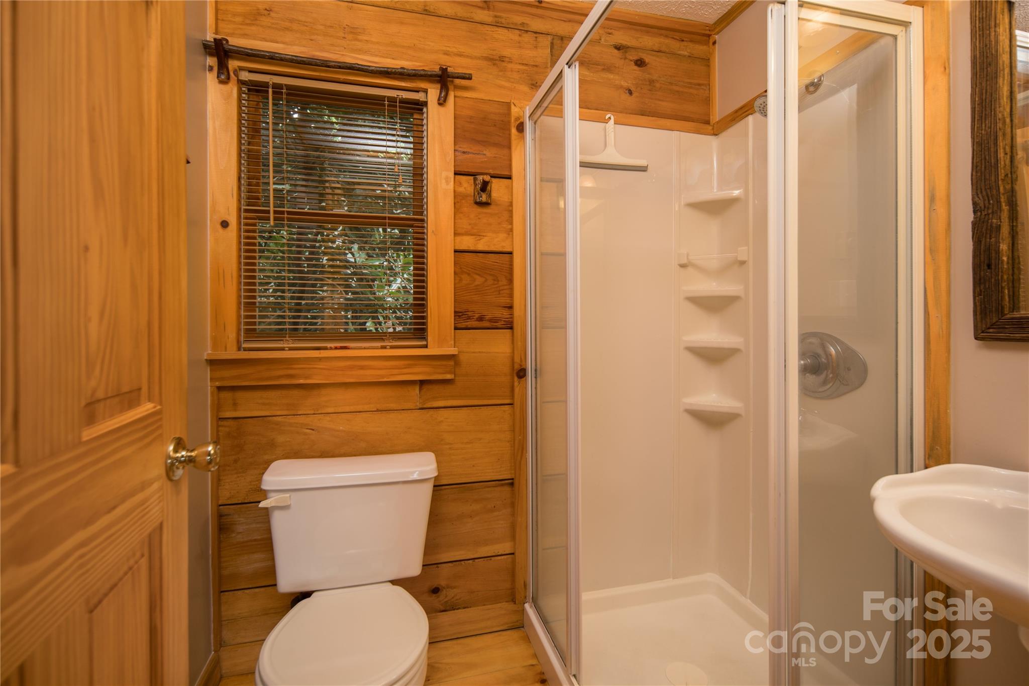 348 Laurelwood Lane Property Photo 15
